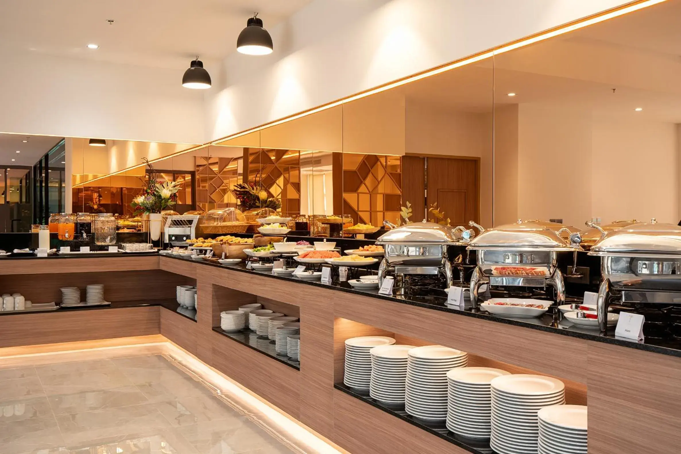 Restaurant/places to eat in Thaya Hotel Bangkok Restaurant/places to eat in Thaya Hotel Bangkok