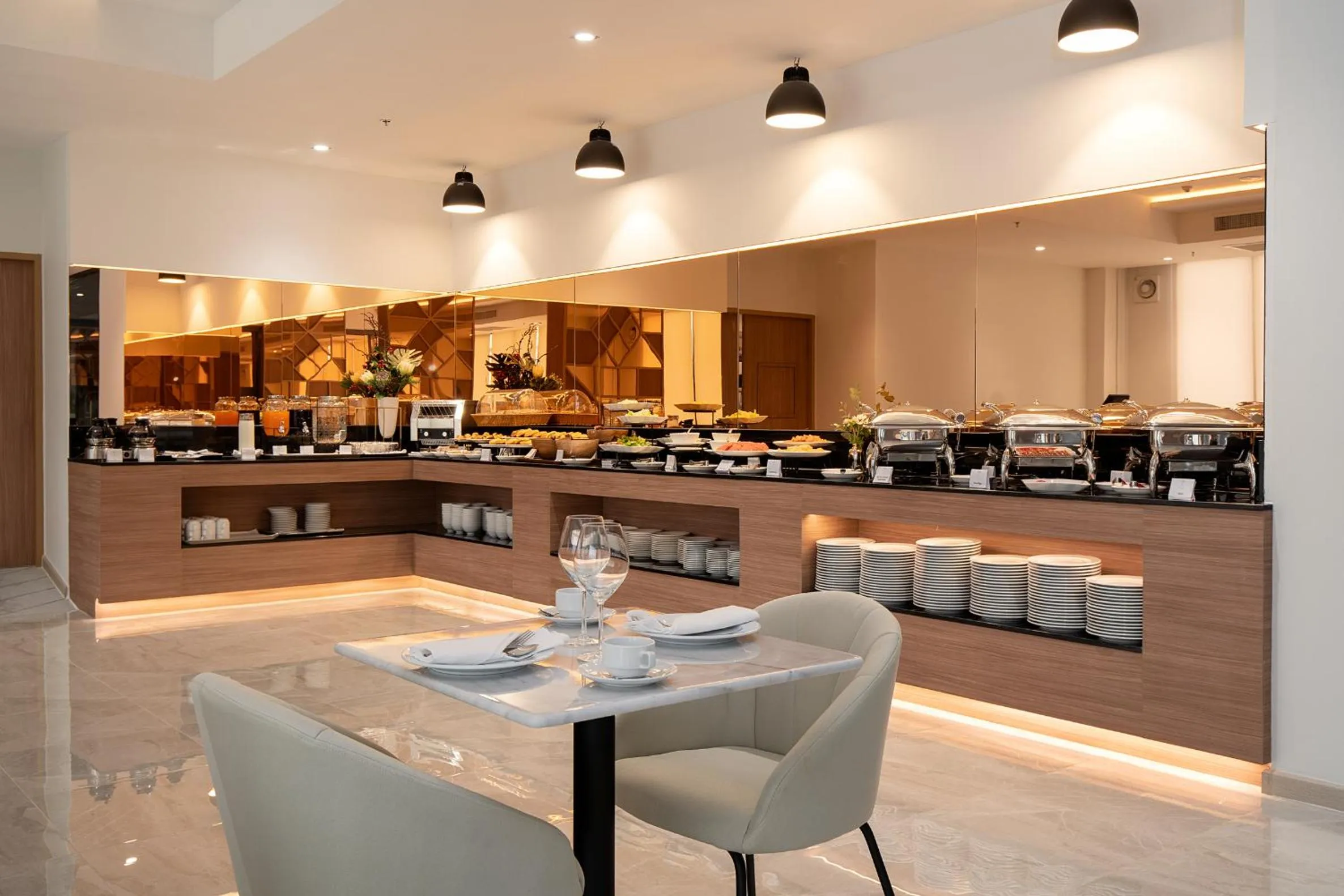 Restaurant/places to eat in Thaya Hotel Bangkok