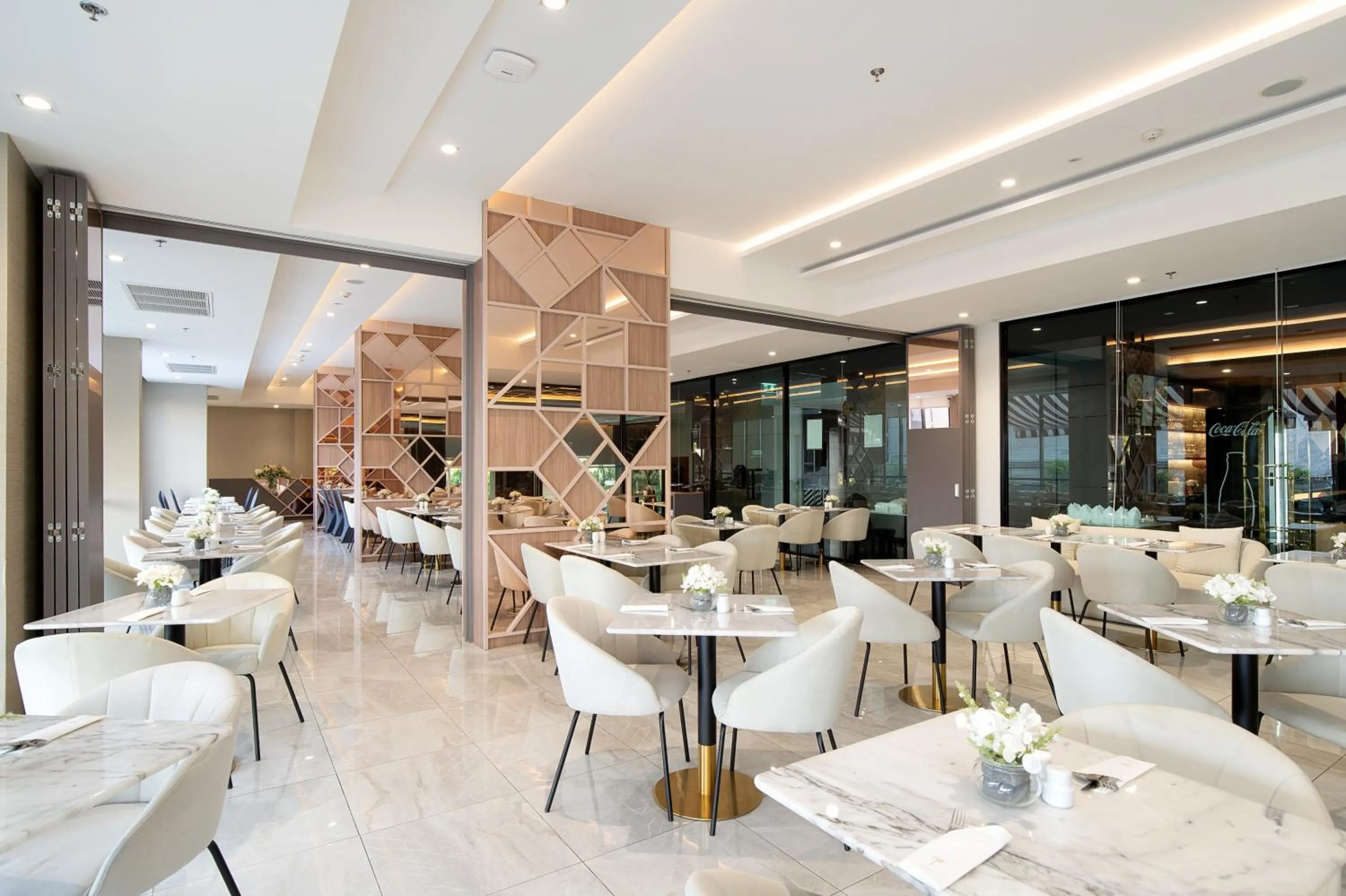 Restaurant/places to eat in Thaya Hotel Bangkok