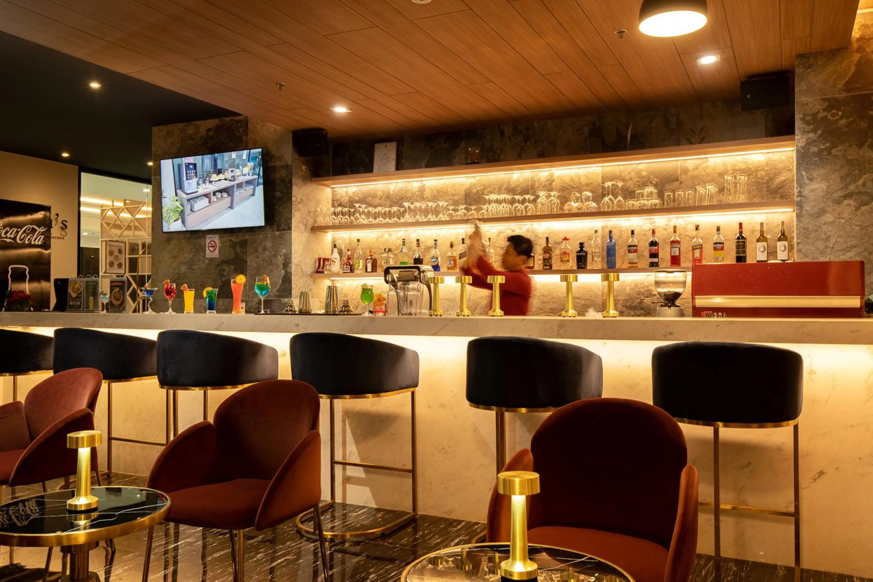 Restaurant/places to eat in Thaya Hotel Bangkok