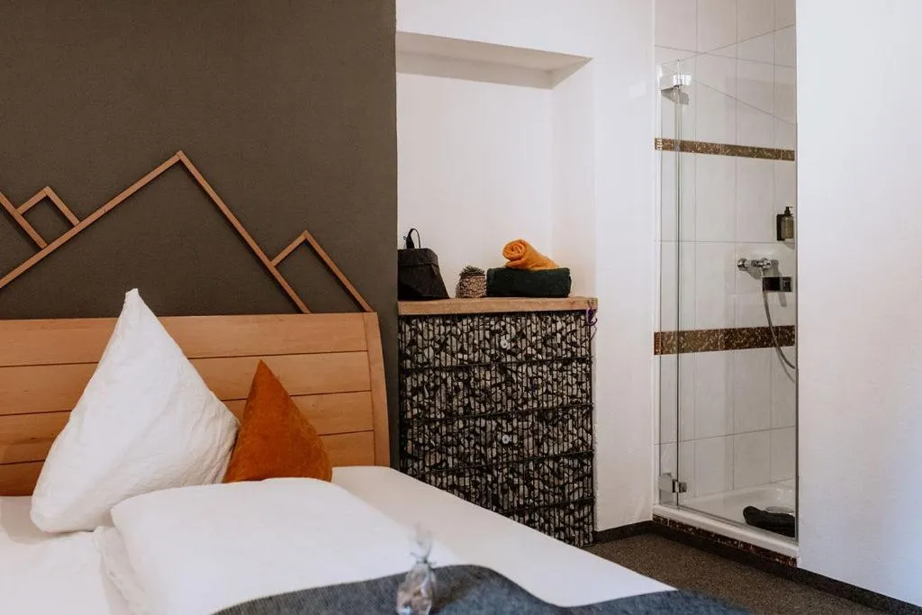 Bathroom, Bed in Das Schutzhaus-Bed and Breakfast-Dein Basislager im Salzkammergut