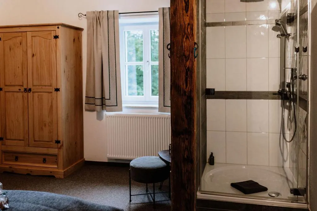 Bathroom in Das Schutzhaus-Bed and Breakfast-Dein Basislager im Salzkammergut