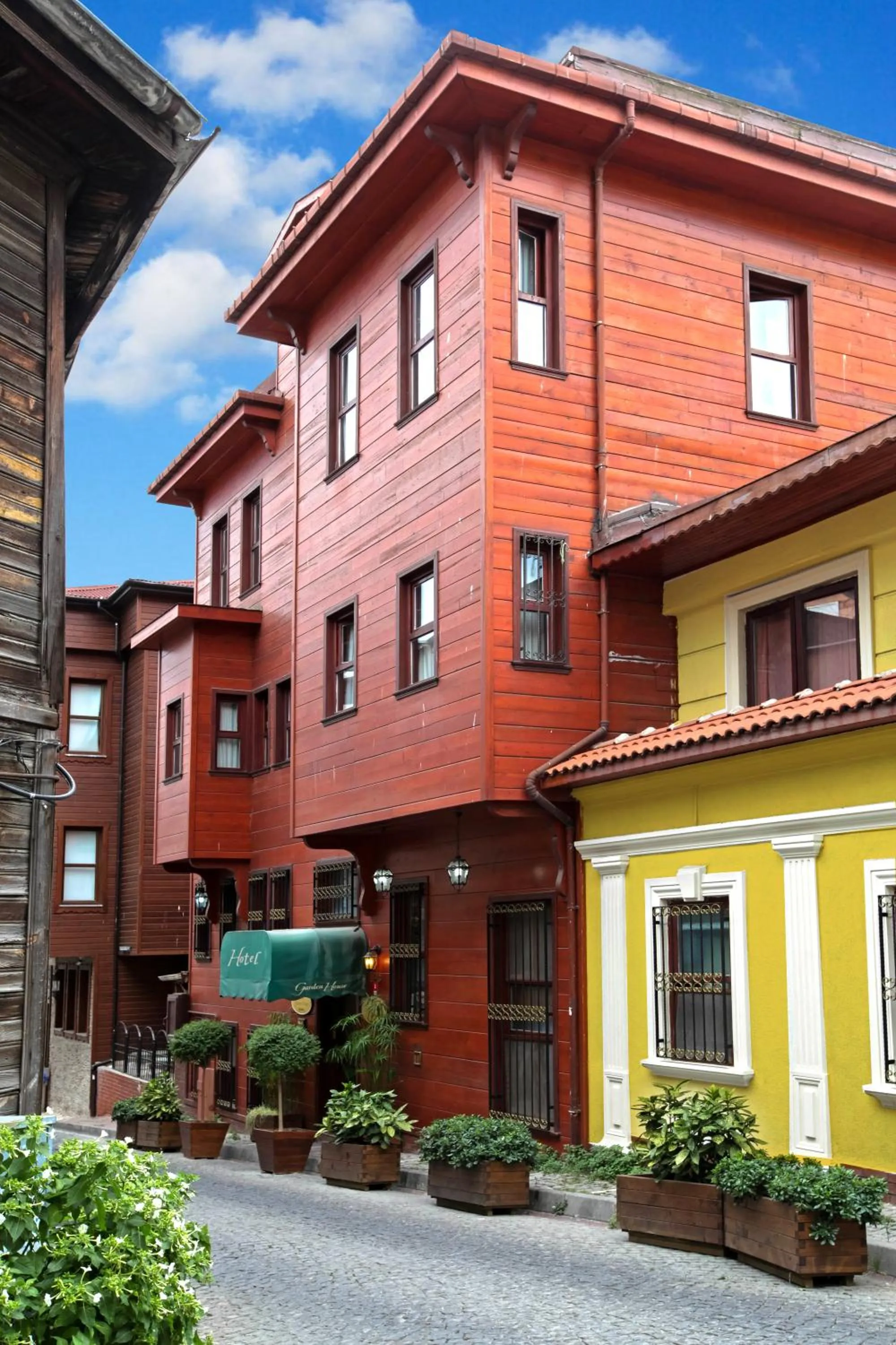 Facade/entrance in Garden House Hotel - Special Class