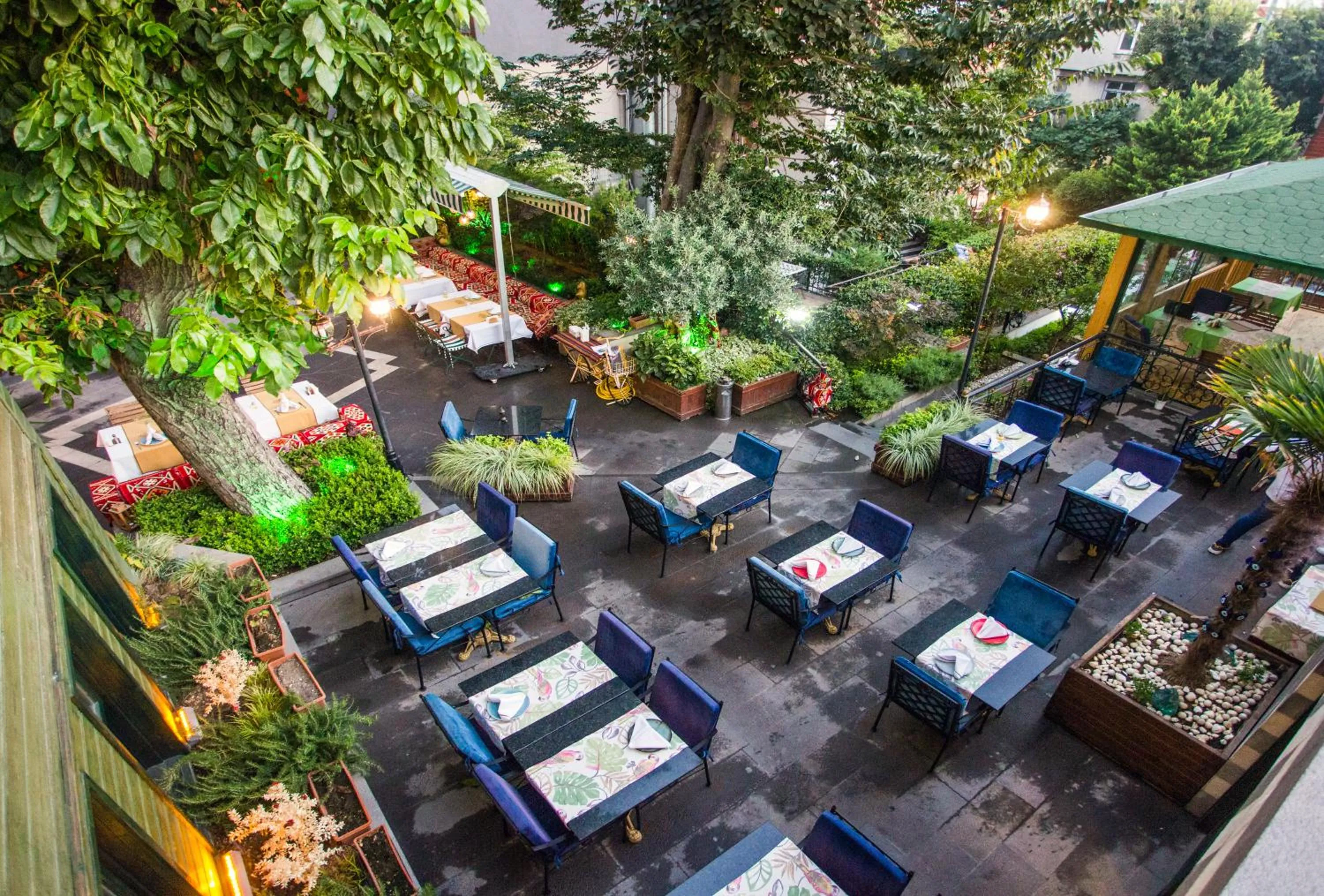 Restaurant/places to eat in Garden House Hotel - Special Class