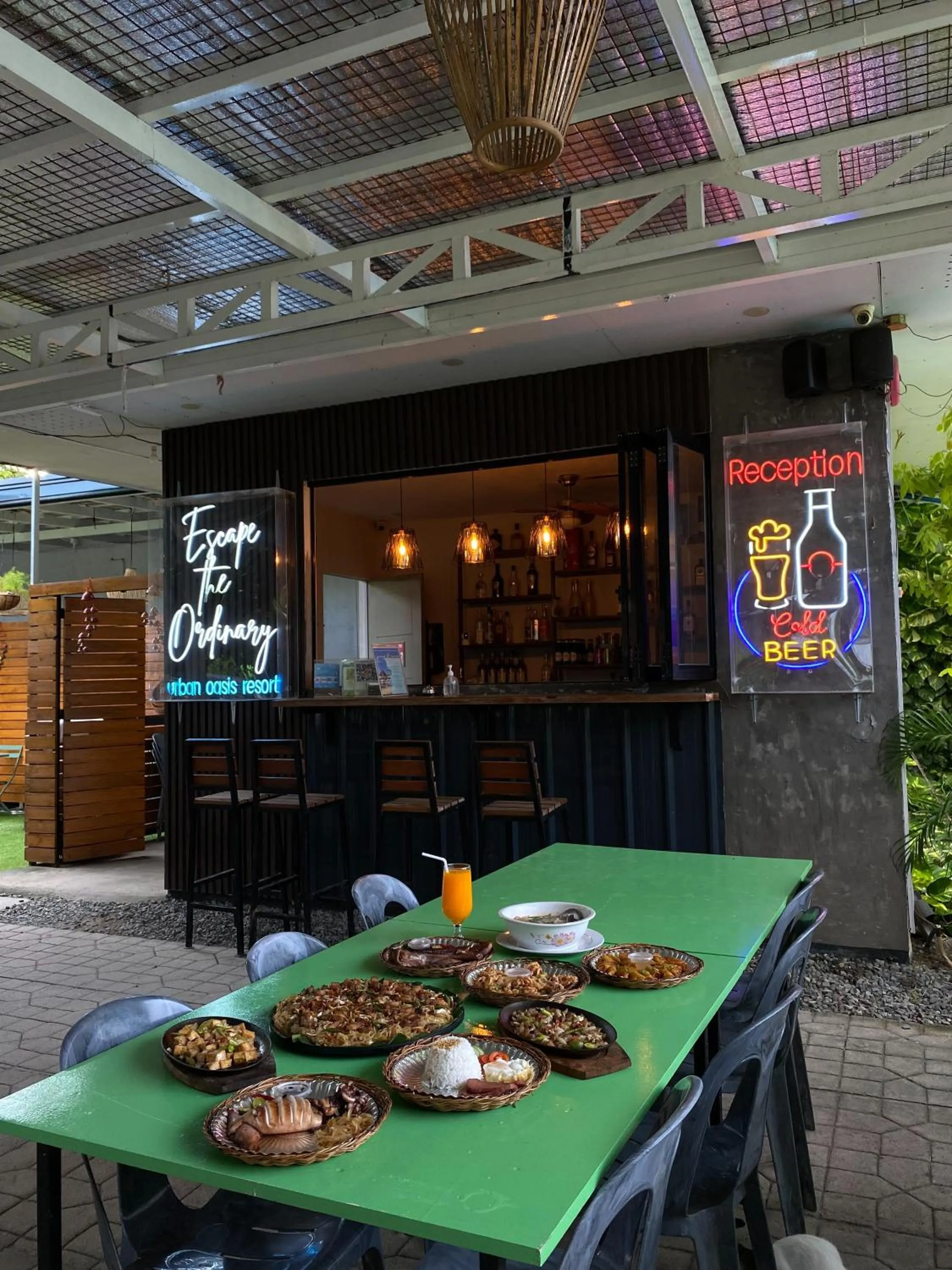 Lounge or bar in Urban Oasis Resort, Tarlac