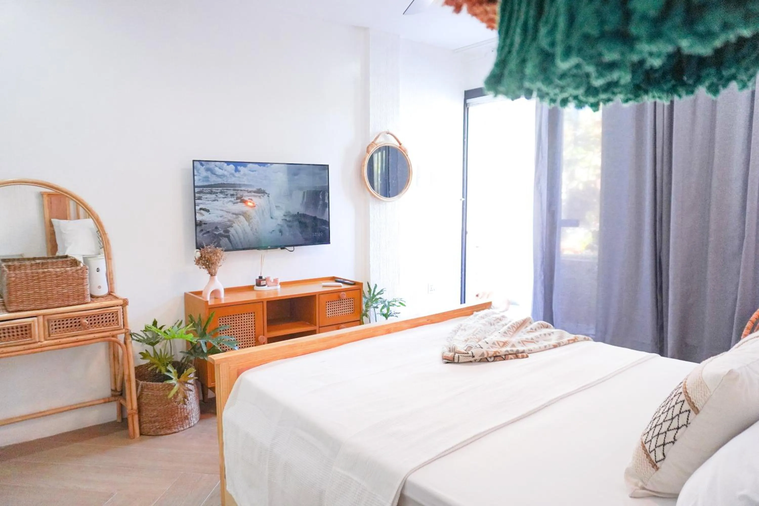 TV and multimedia, Bed in Urban Oasis Resort, Tarlac