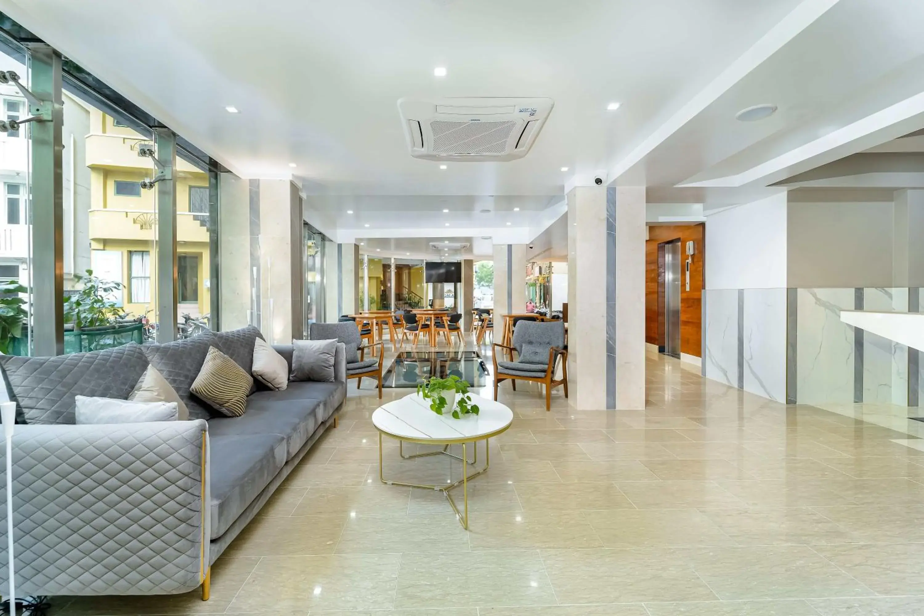 Property building in Marukab Plaza Property building in Marukab Plaza