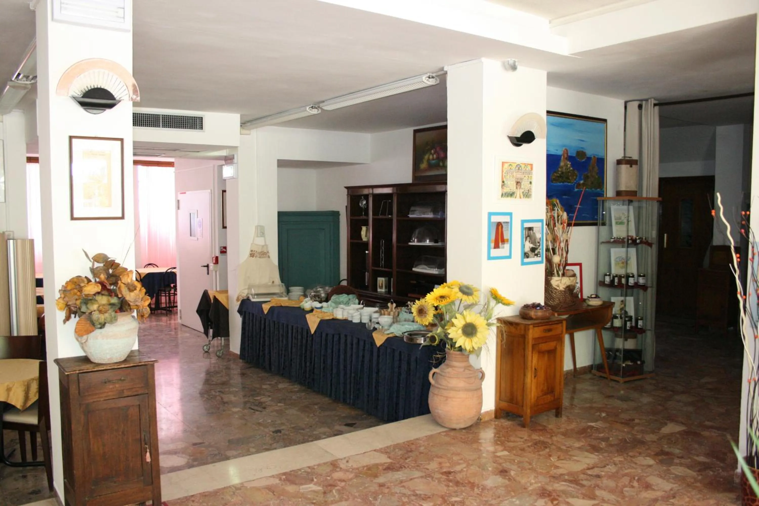 Restaurant/places to eat in Hotel Roxy Floridiana