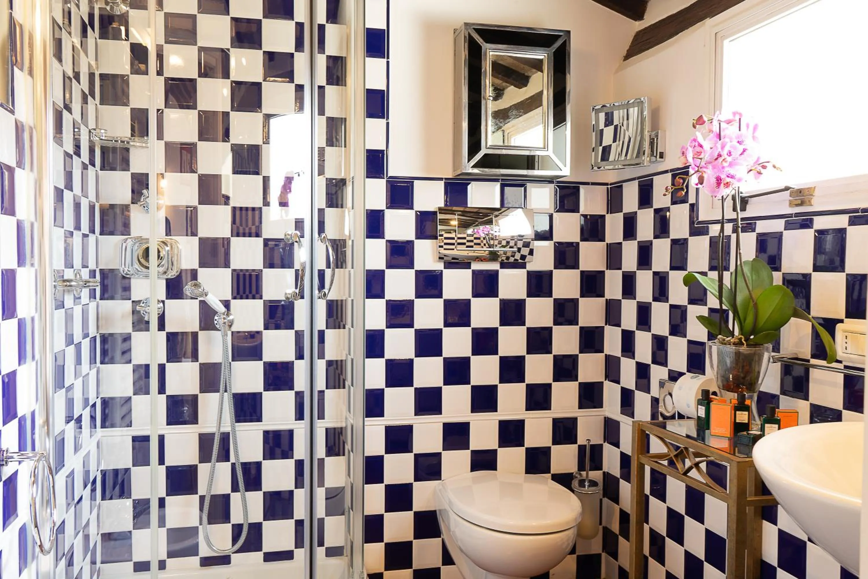 Shower in Babuino 79