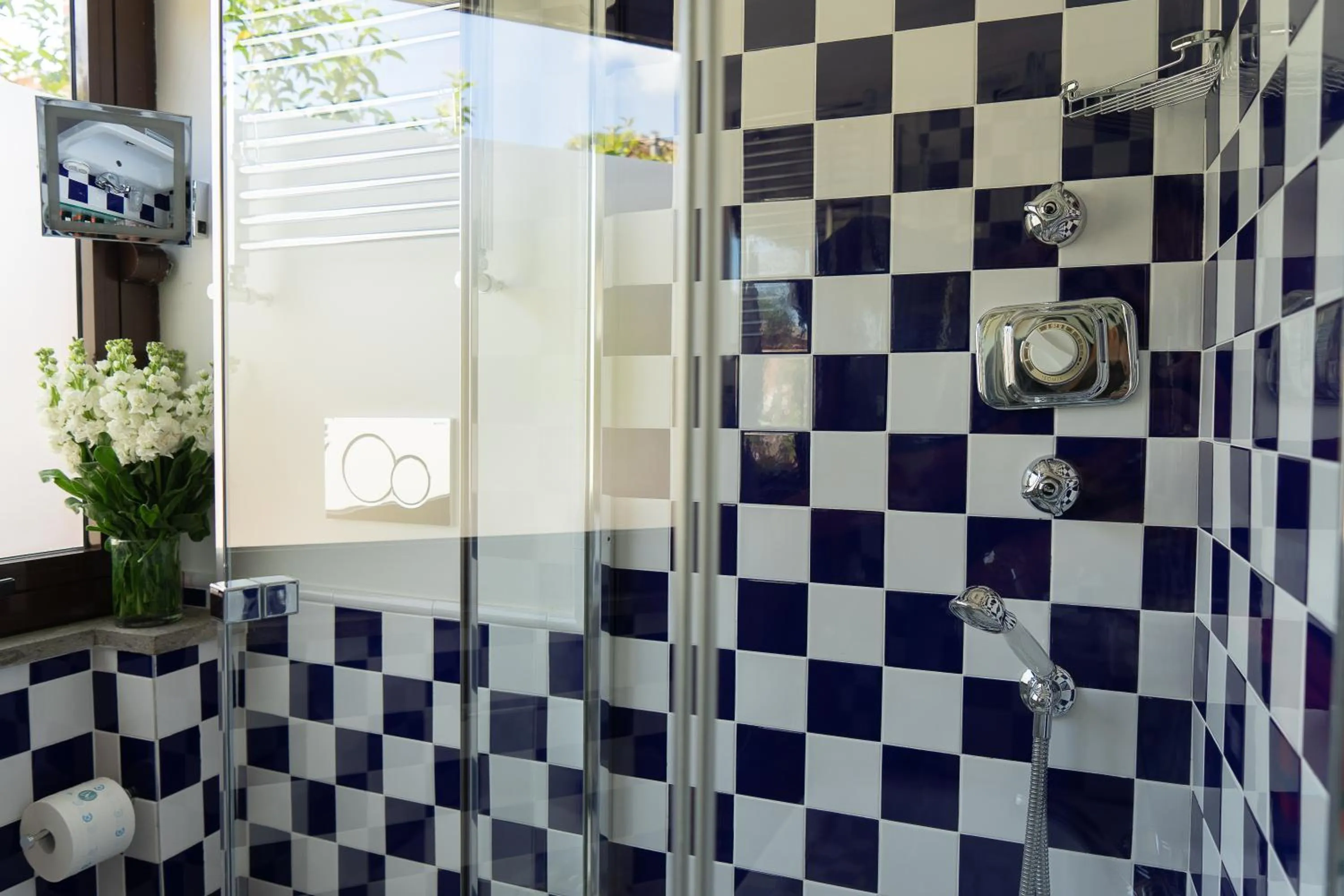 Bathroom in Babuino 79