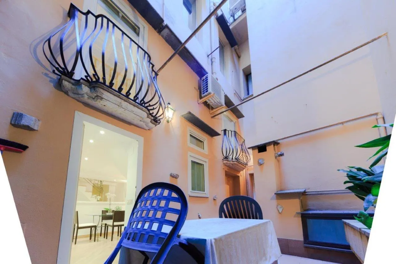 Inner courtyard view in Babuino 79