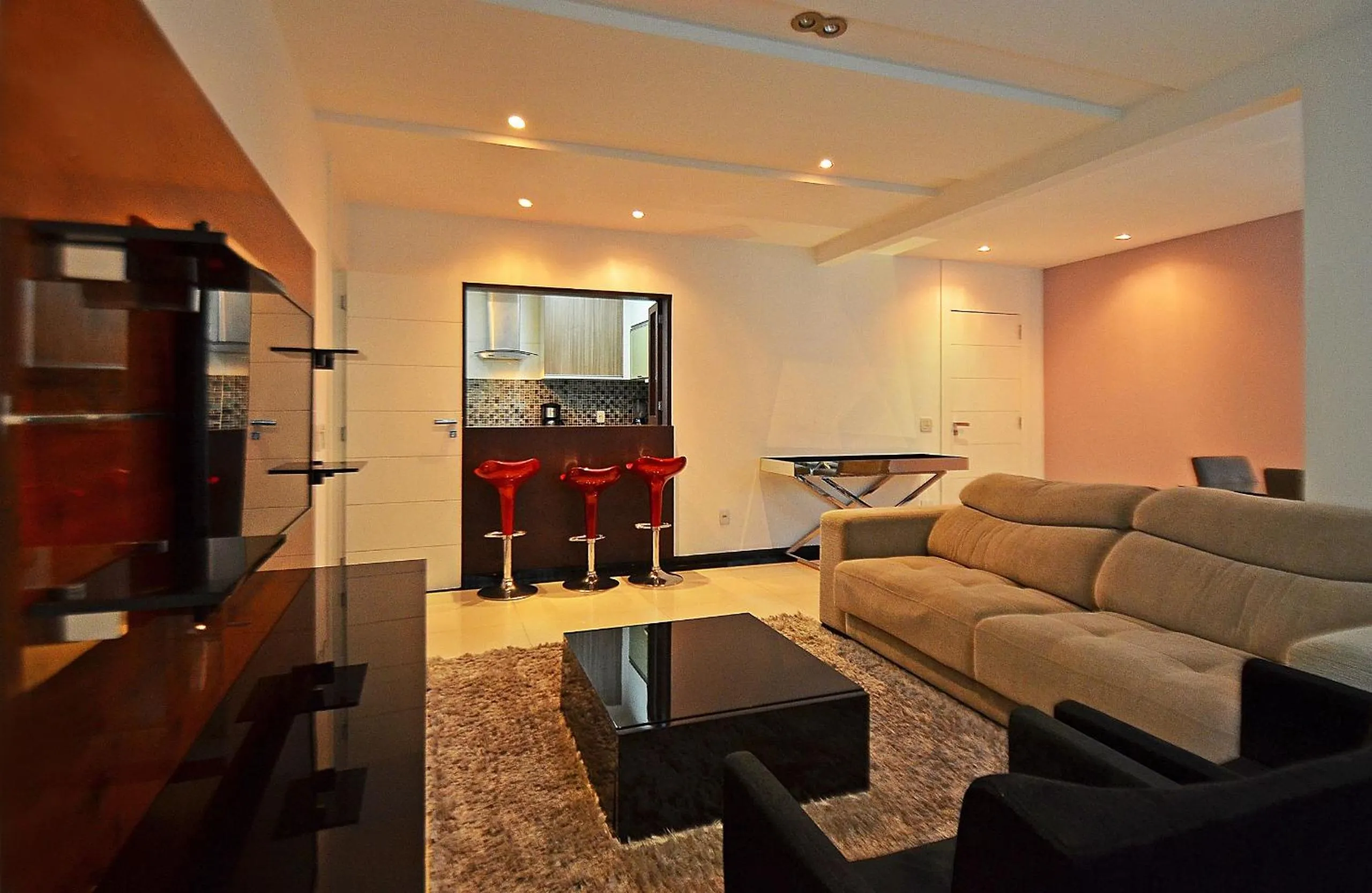 Photo of the whole room in Confortável 3Qts: Vista Lateral Mar