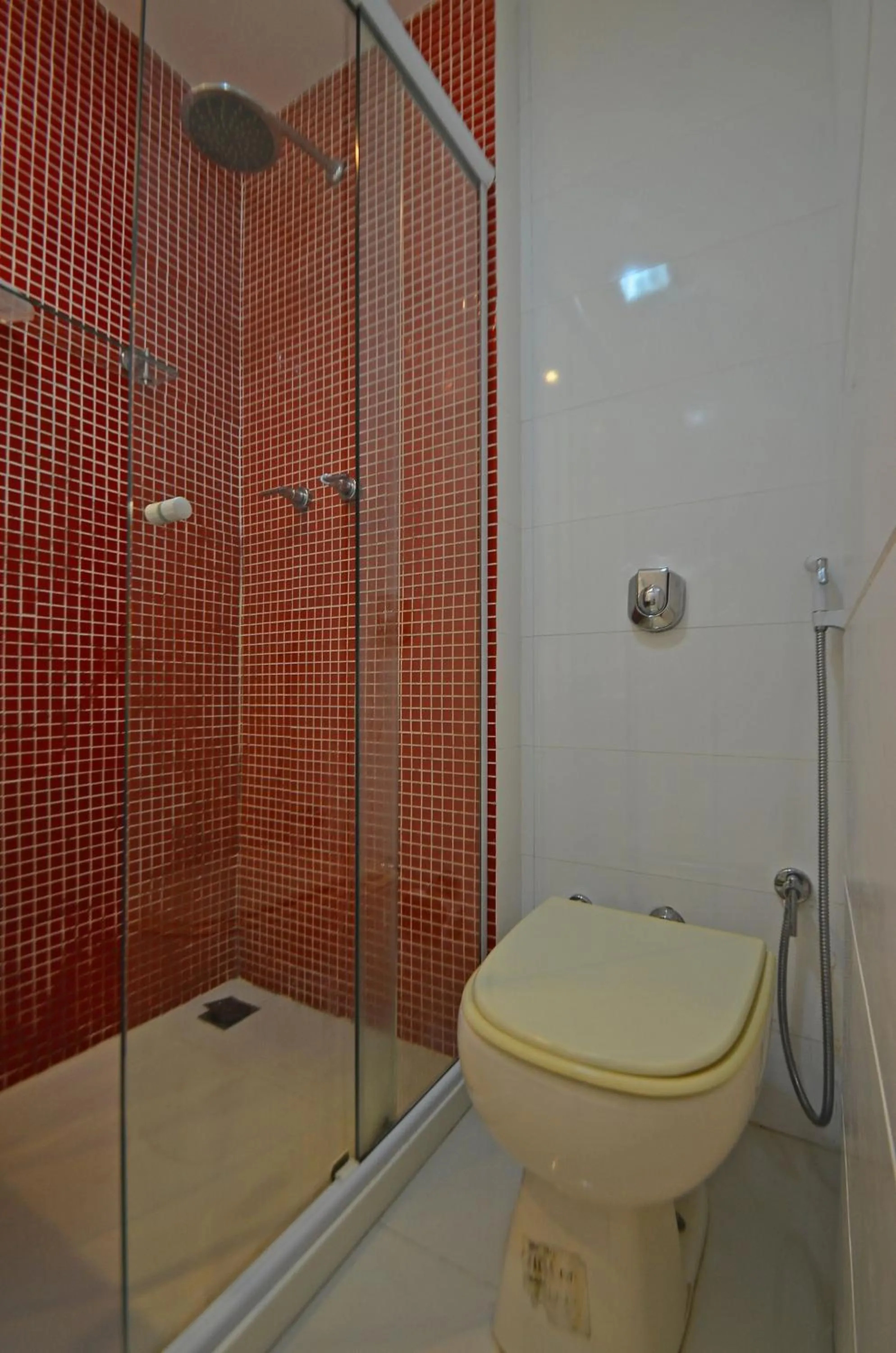 Public Bath in Confortável 3Qts: Vista Lateral Mar