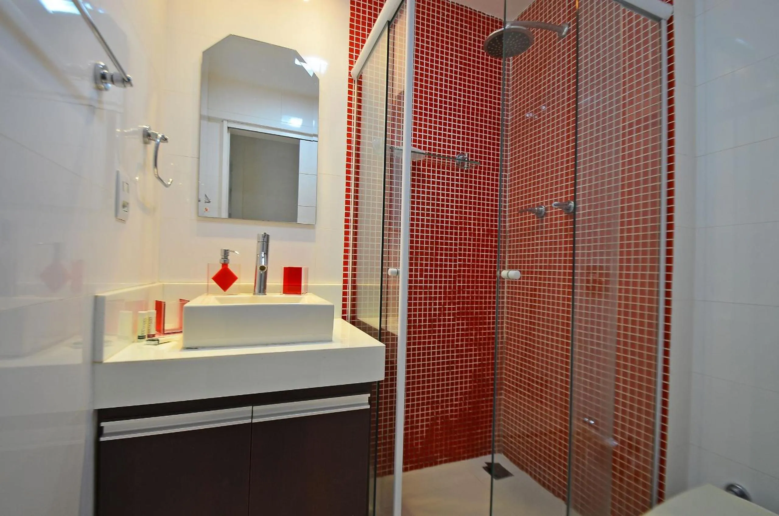 Hot Spring Bath in Confortável 3Qts: Vista Lateral Mar