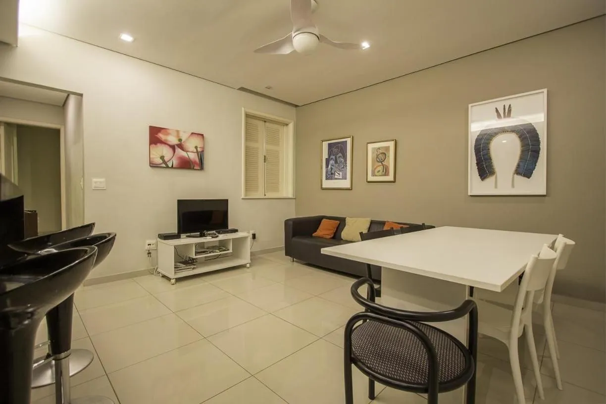 Photo of the whole room in Confortável 3Qts: Vista Lateral Mar