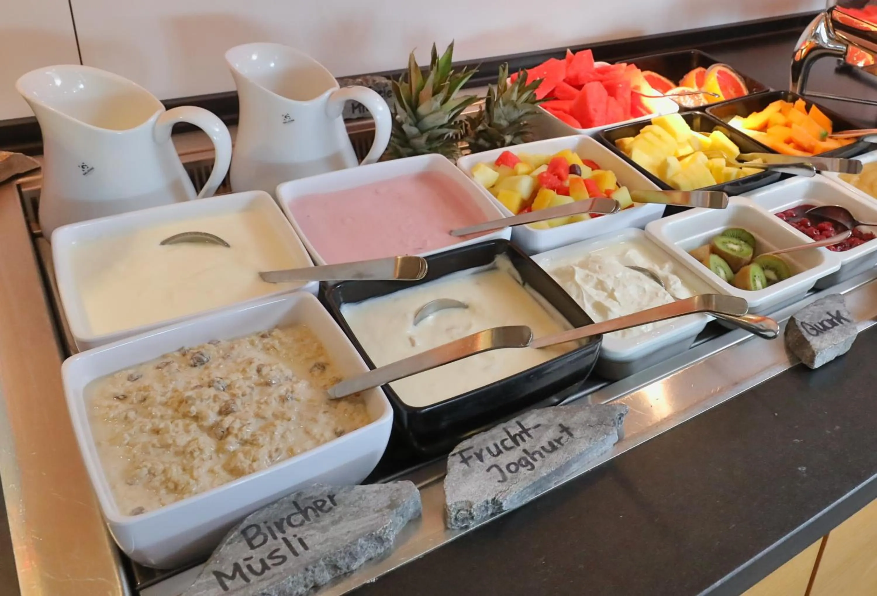 Restaurant/places to eat in Mawell Resort