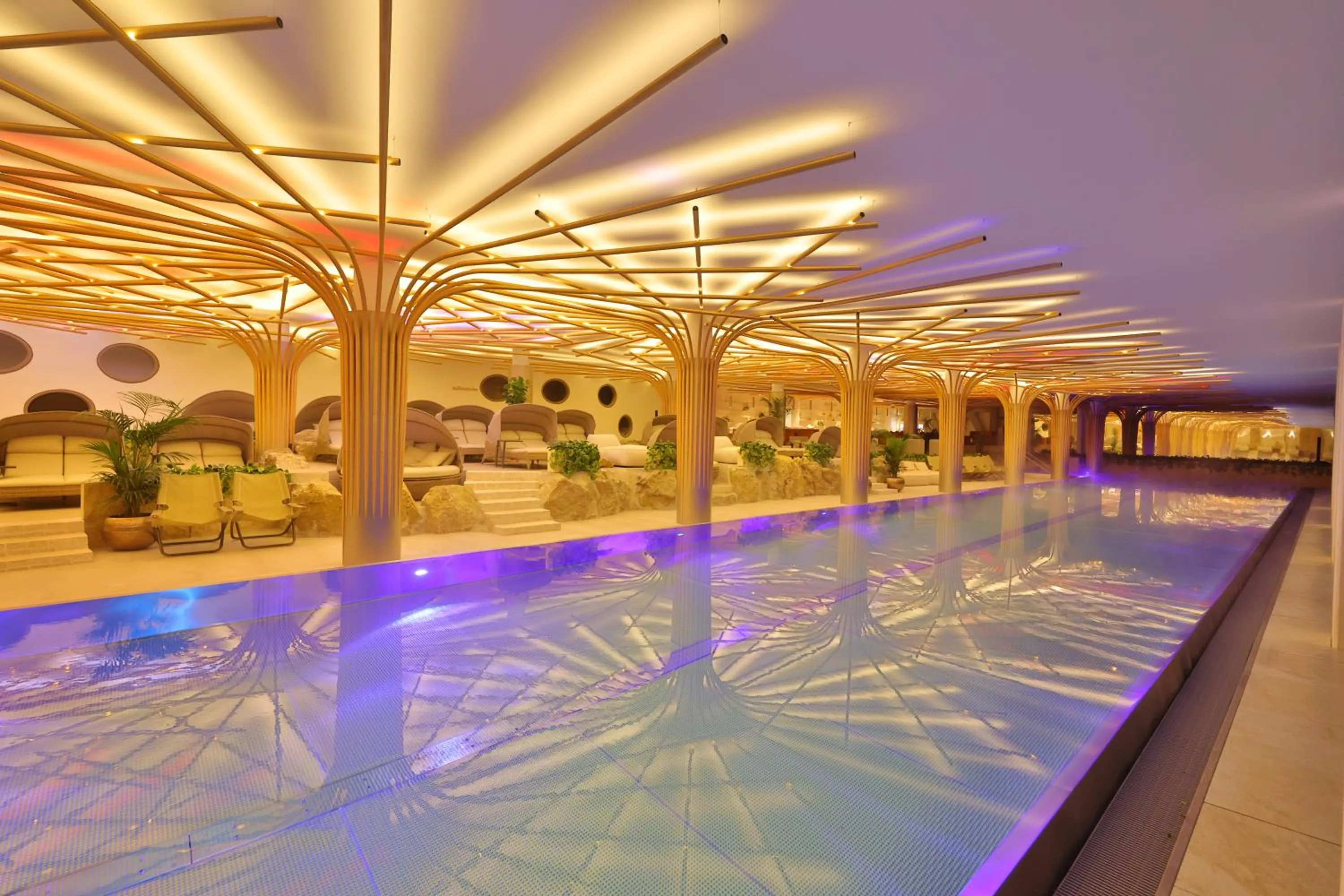 Swimming pool in Mawell Resort