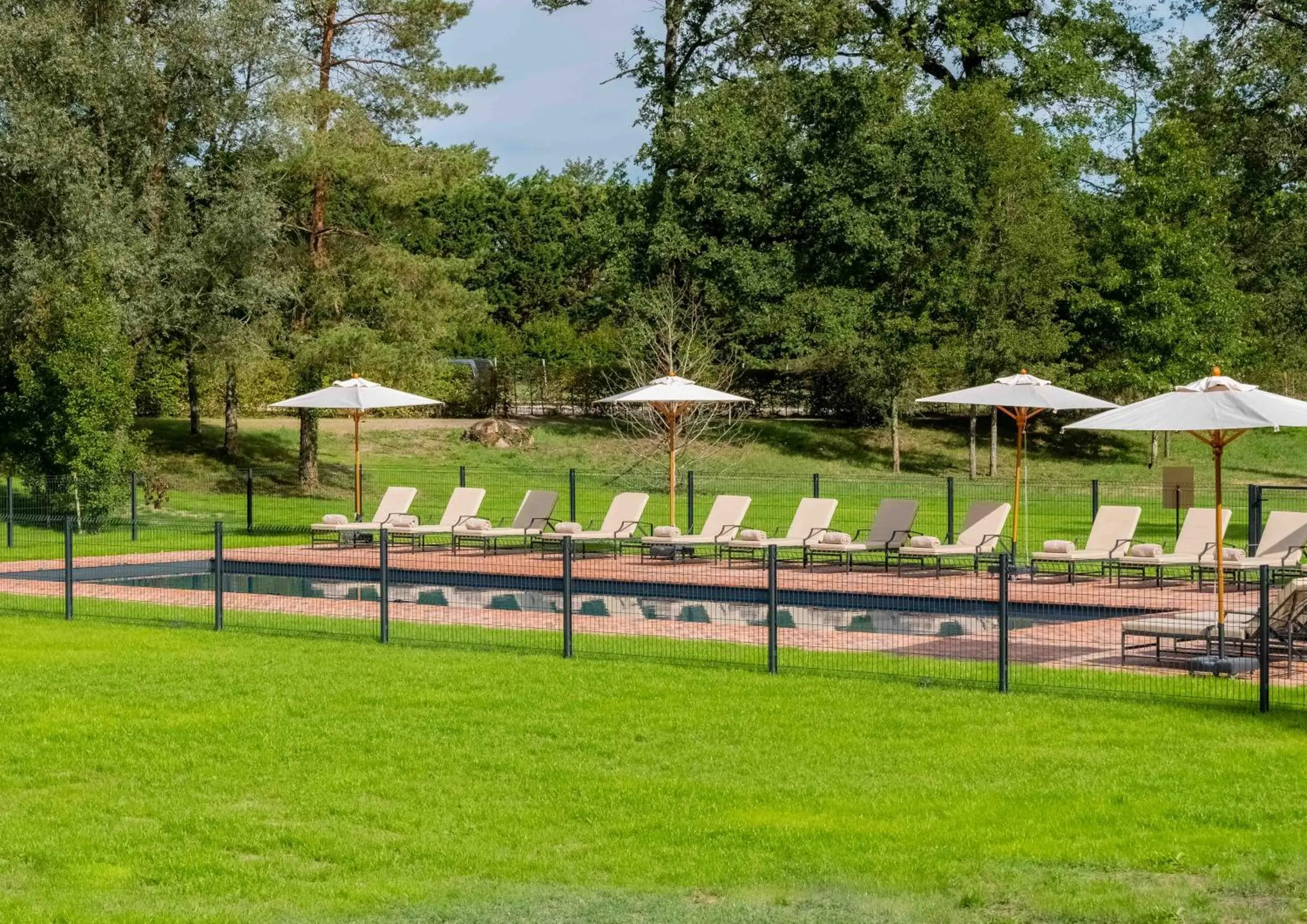 Swimming pool in La Borde en Sologne Château & Spa Swimming pool in La Borde en Sologne Château & Spa