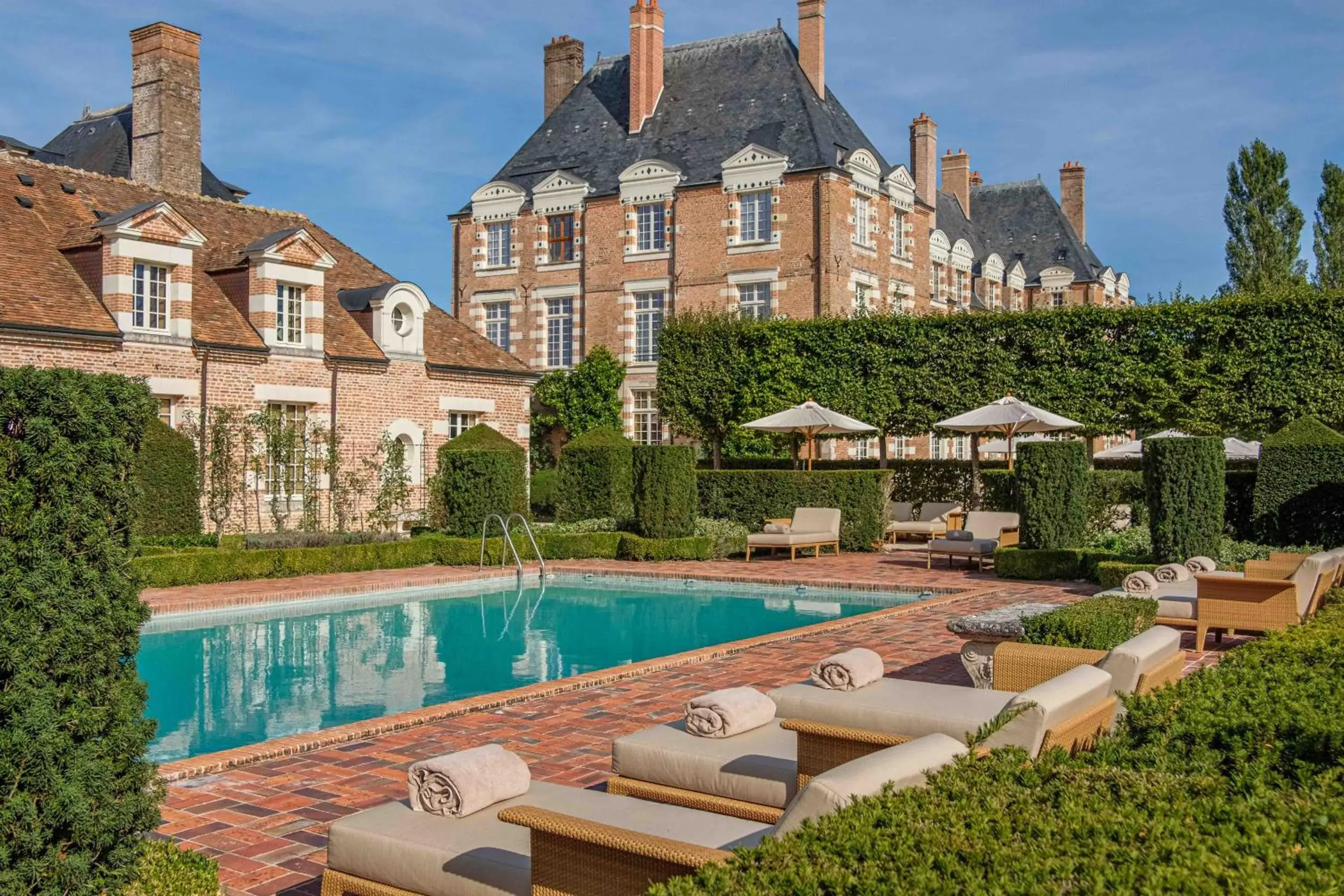 Swimming pool in La Borde en Sologne Château & Spa Swimming pool in La Borde en Sologne Château & Spa