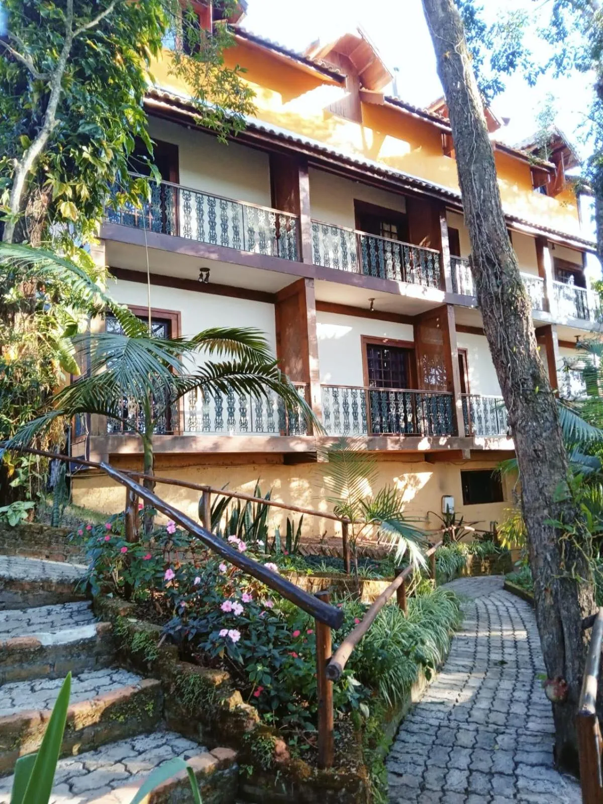 Property building in Pousada Le Lieu