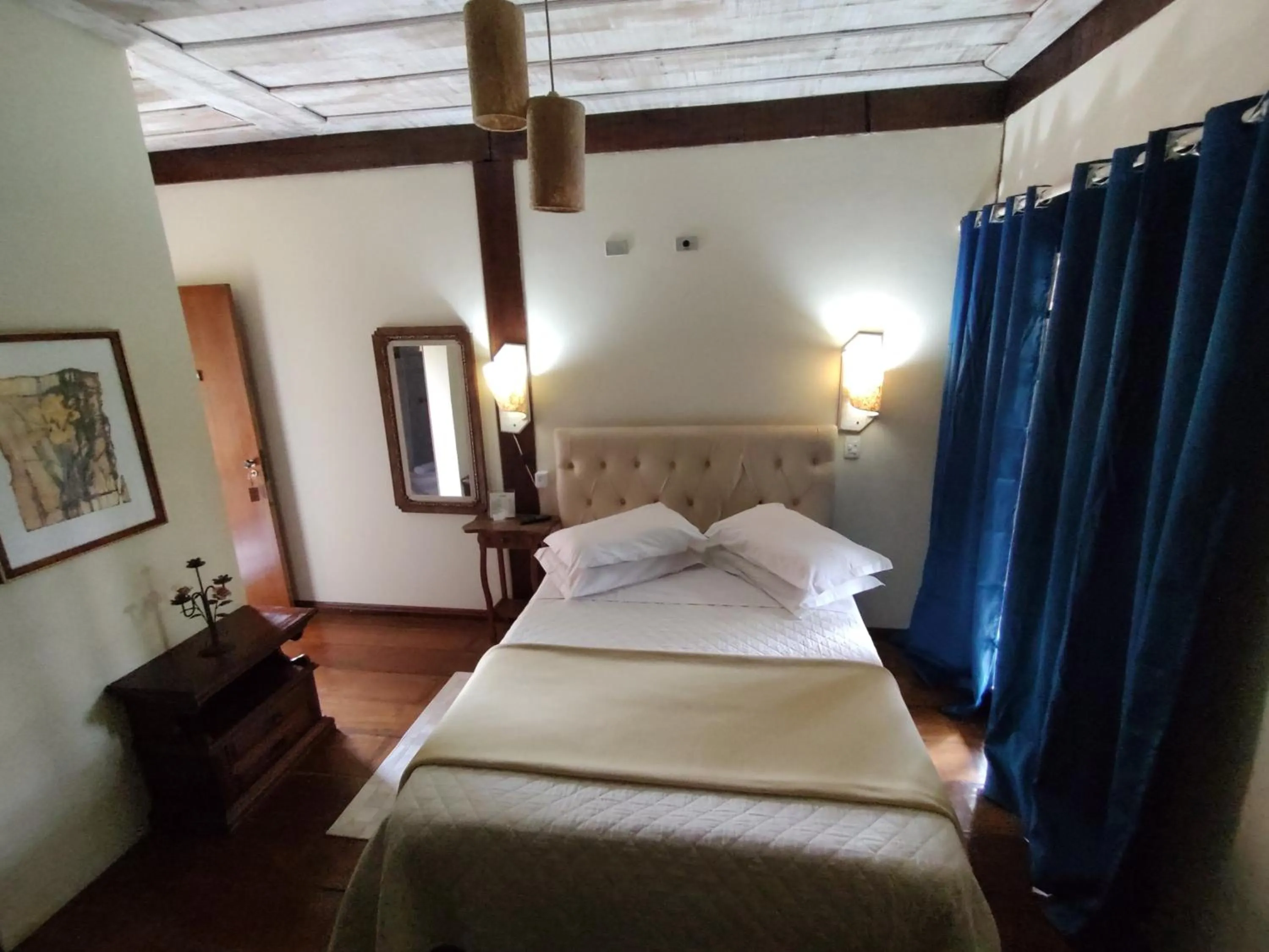 Photo of the whole room, Bed in Pousada Le Lieu