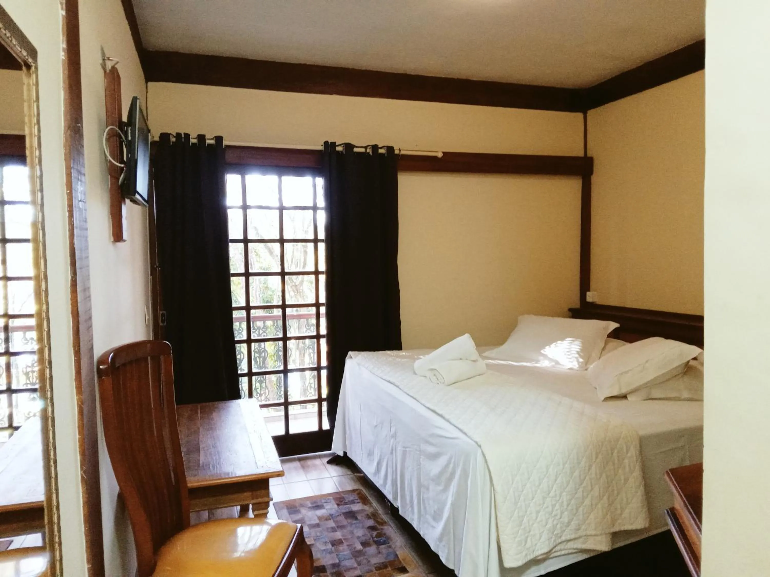 Photo of the whole room, Bed in Pousada Le Lieu