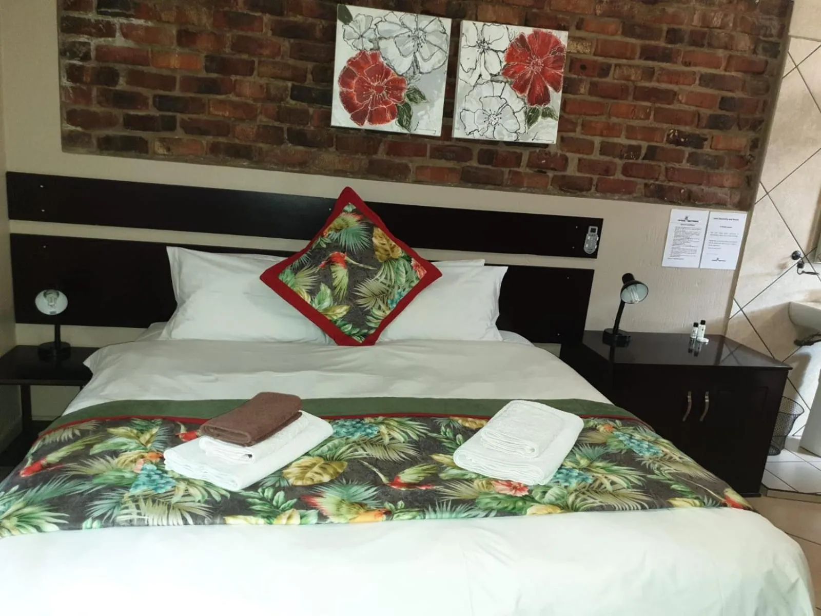 Bed in Tsessebe Guesthouse