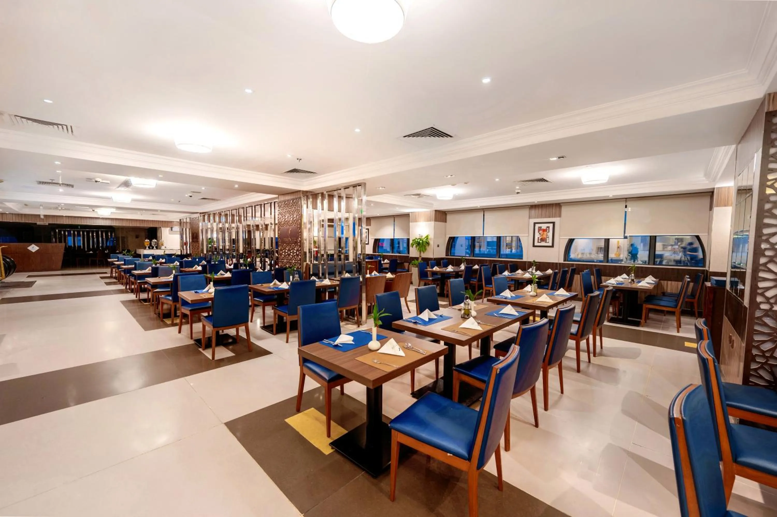 Restaurant/places to eat in Grand Plaza Badr Al Maqam Fully Renovated