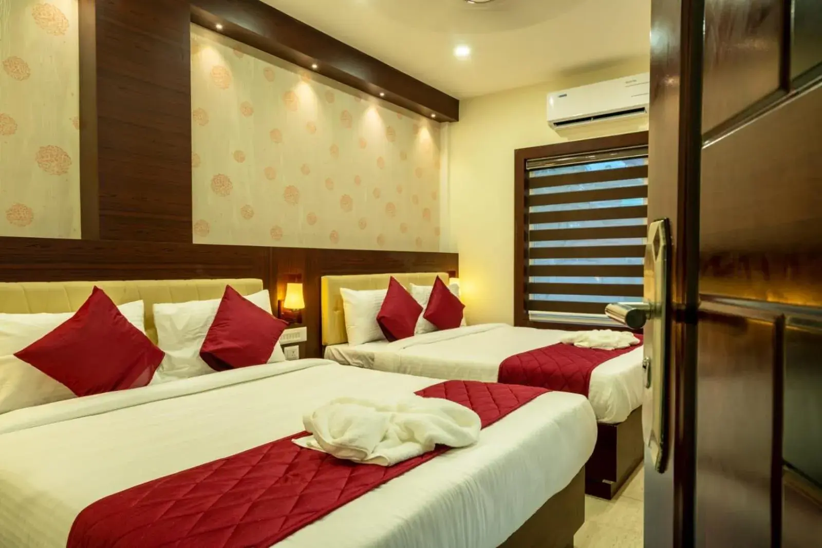 Executive Queen Room with Two Queen Beds - single occupancy in Daan Regency Executive Queen Room with Two Queen Beds - single occupancy in Daan Regency