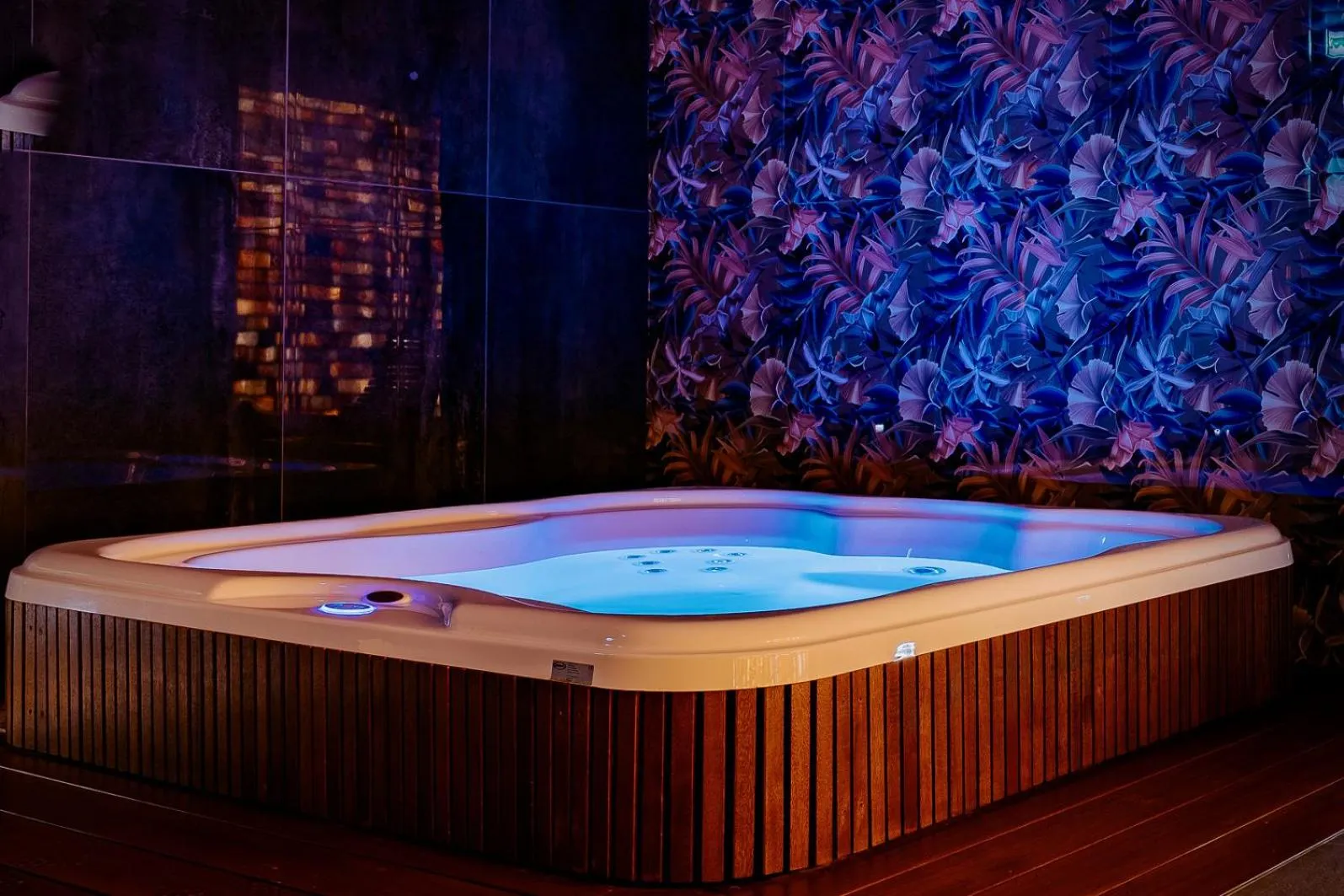 Hot Spring Bath in Jess Hotel & Spa Warsaw Old Town