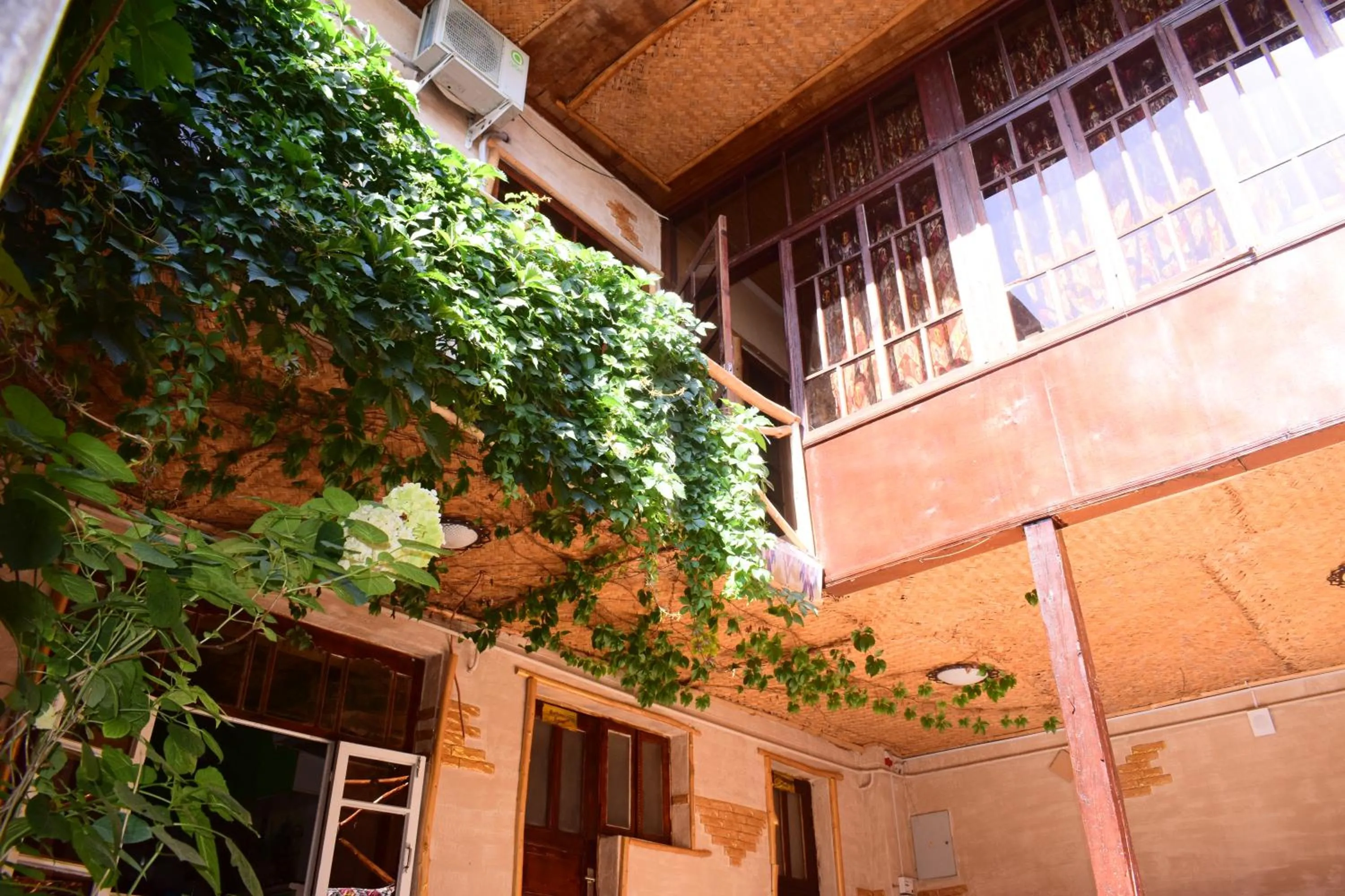 Property building in Hotel Registon Zargaron