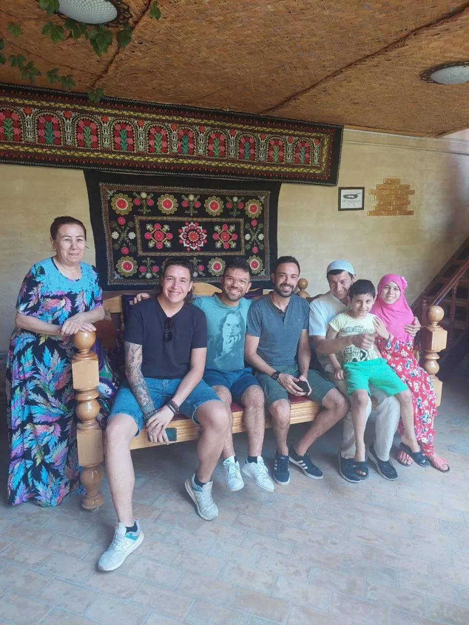 People in Hotel Registon Zargaron
