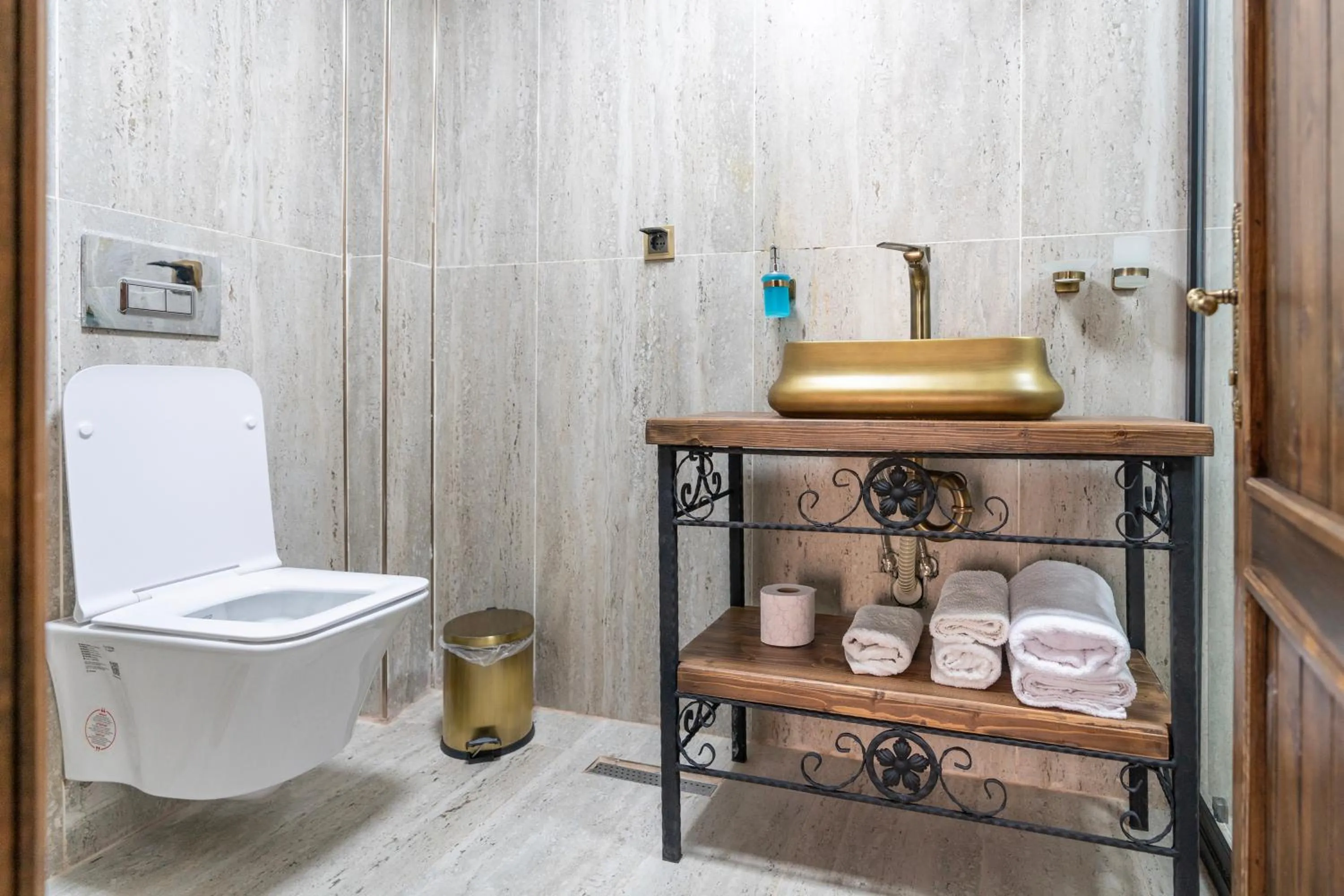 Toilet in ASTARTE HOTEL