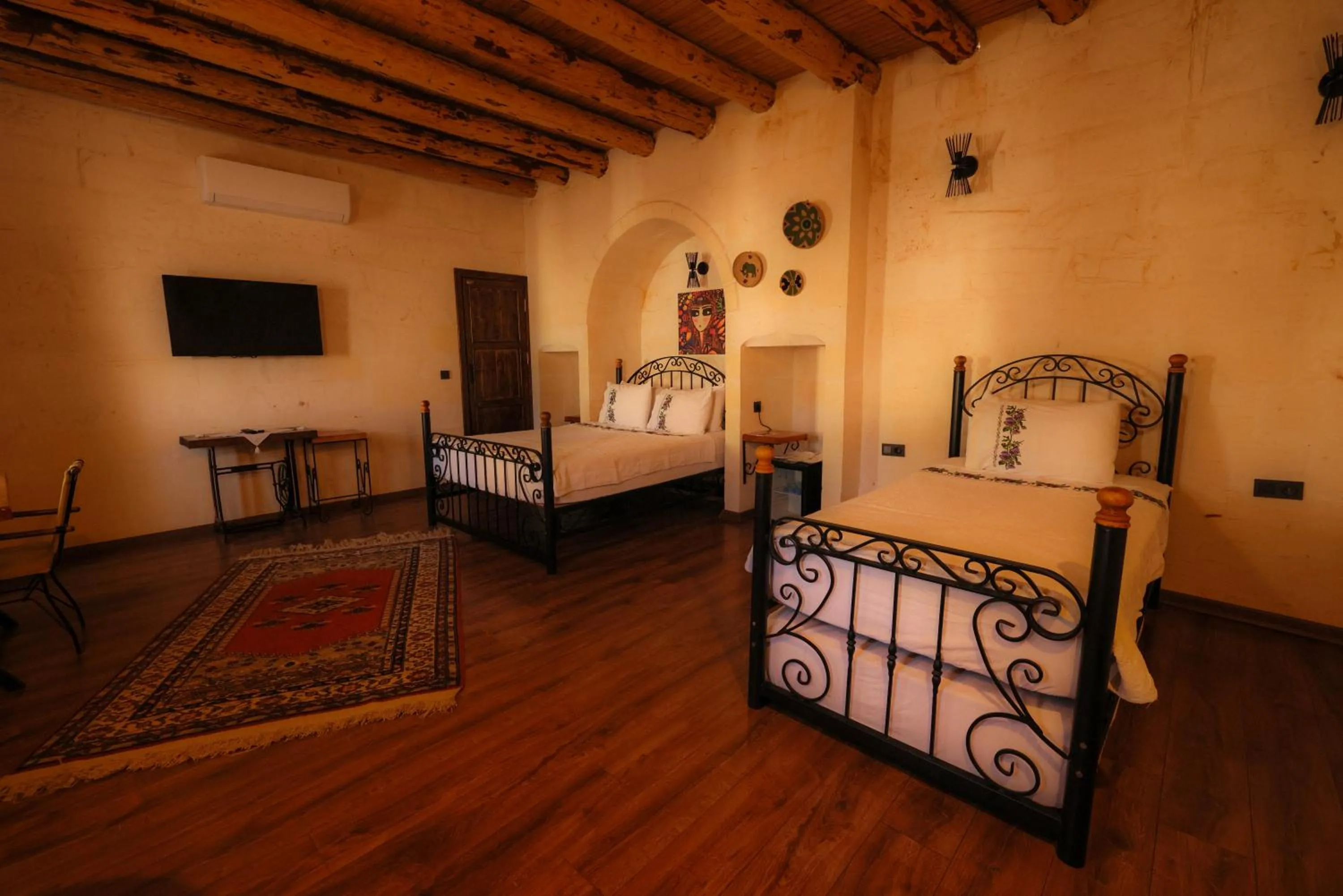 Communal lounge/ TV room, Bed in ASTARTE HOTEL