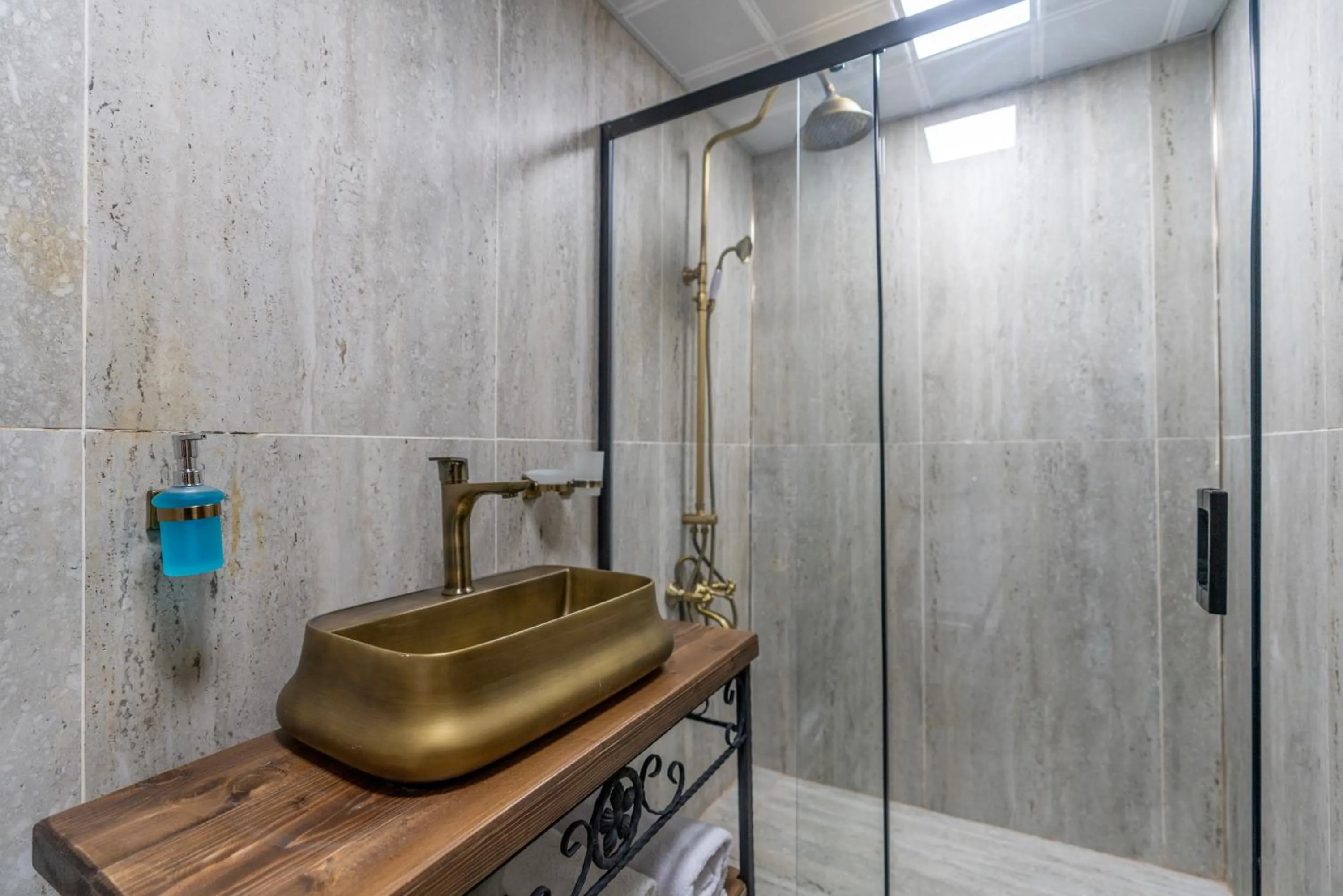 Shower in ASTARTE HOTEL