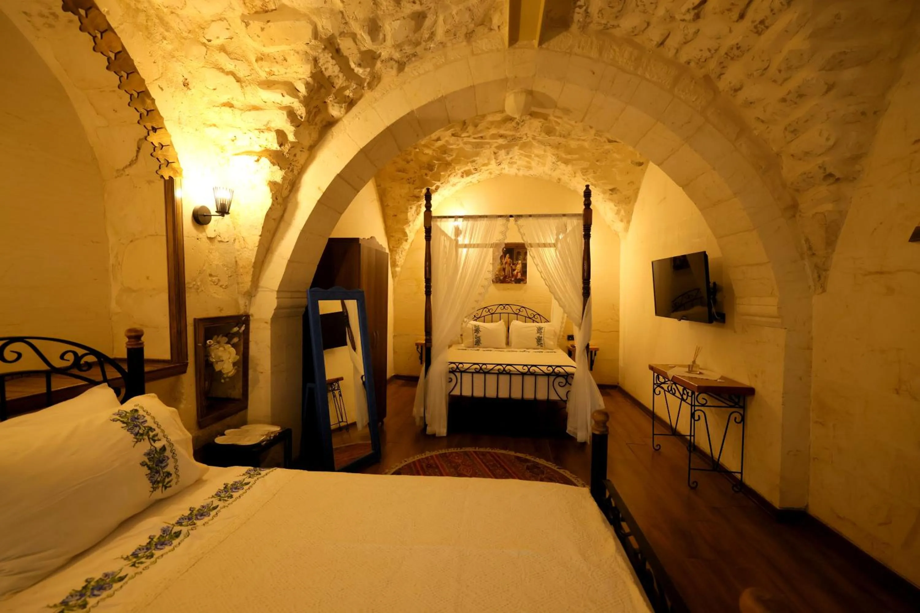 TV and multimedia, Bed in ASTARTE HOTEL