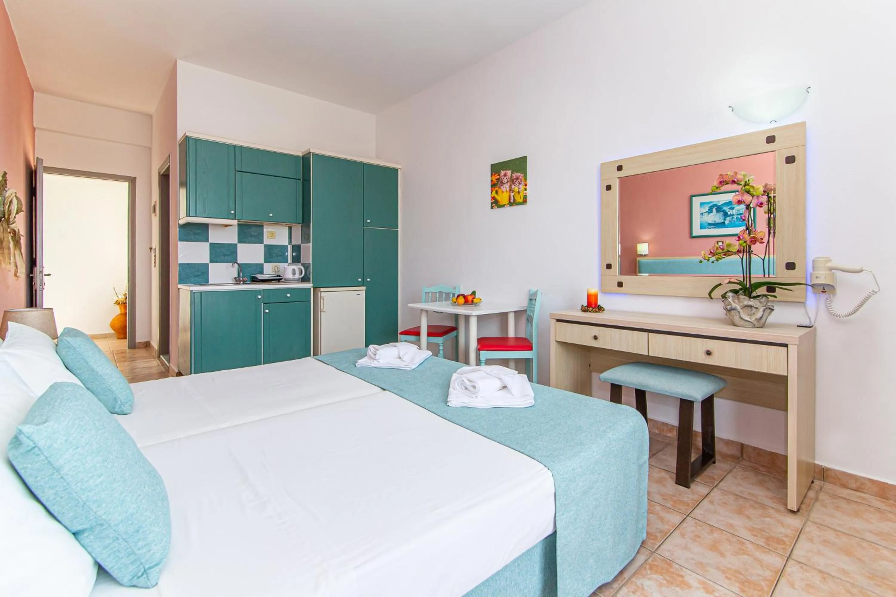 Bedroom, Bed in Theoni Apartments