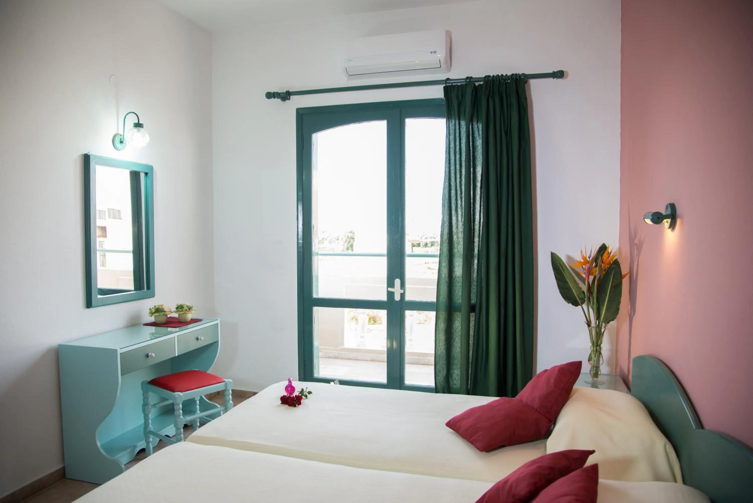 Bedroom, Bed in Theoni Apartments