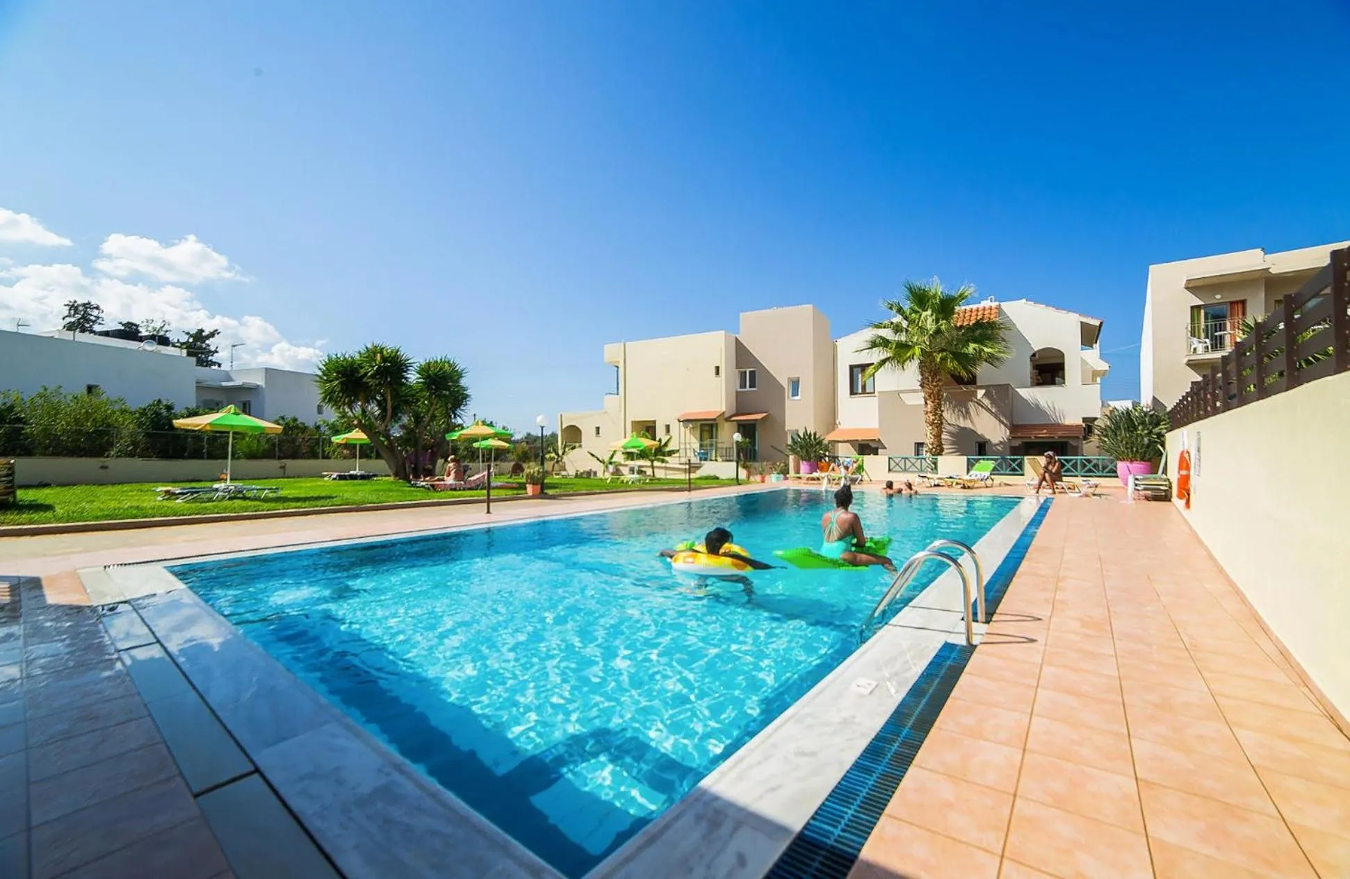 Swimming pool in Theoni Apartments