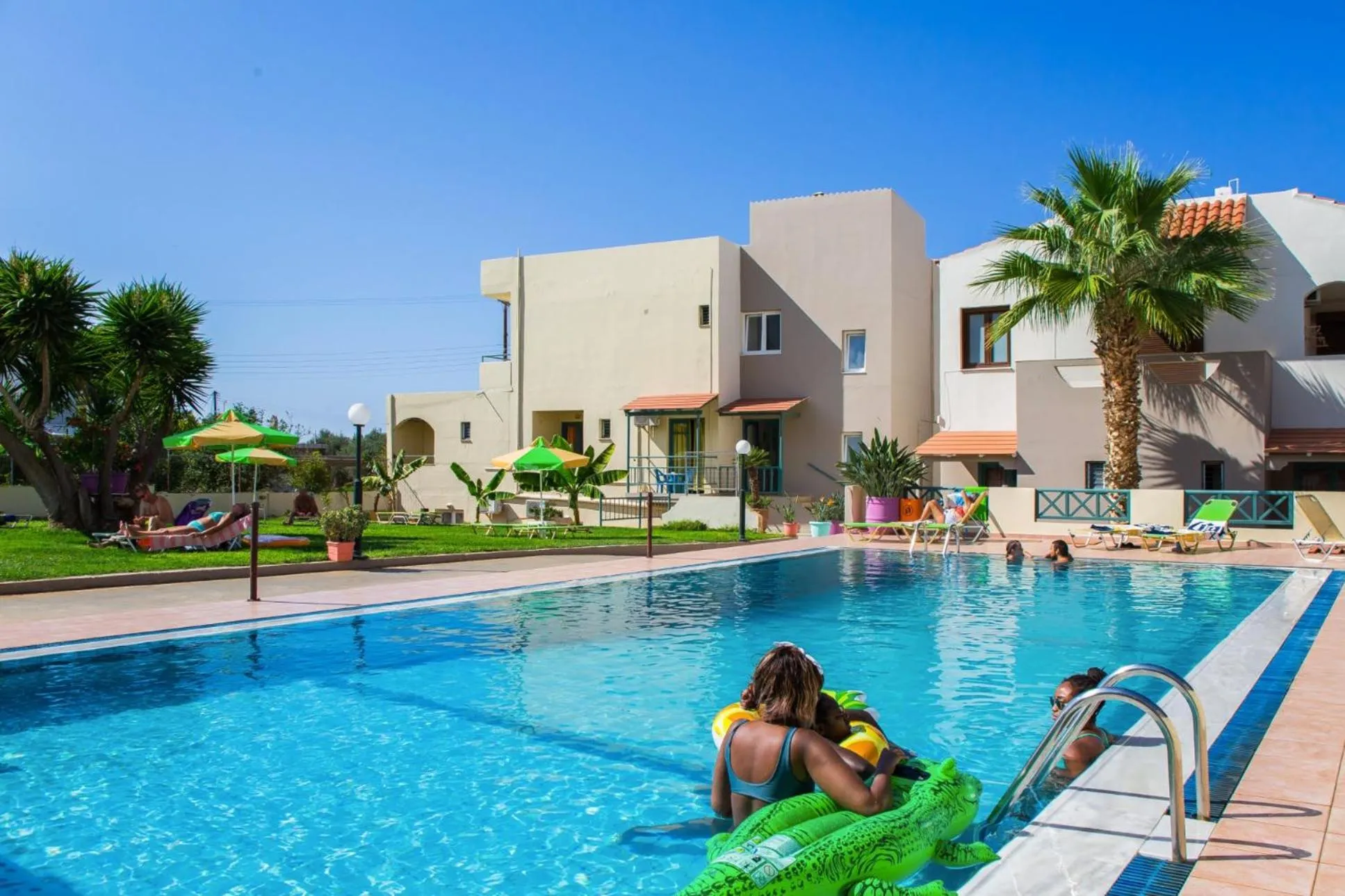 Swimming pool in Theoni Apartments