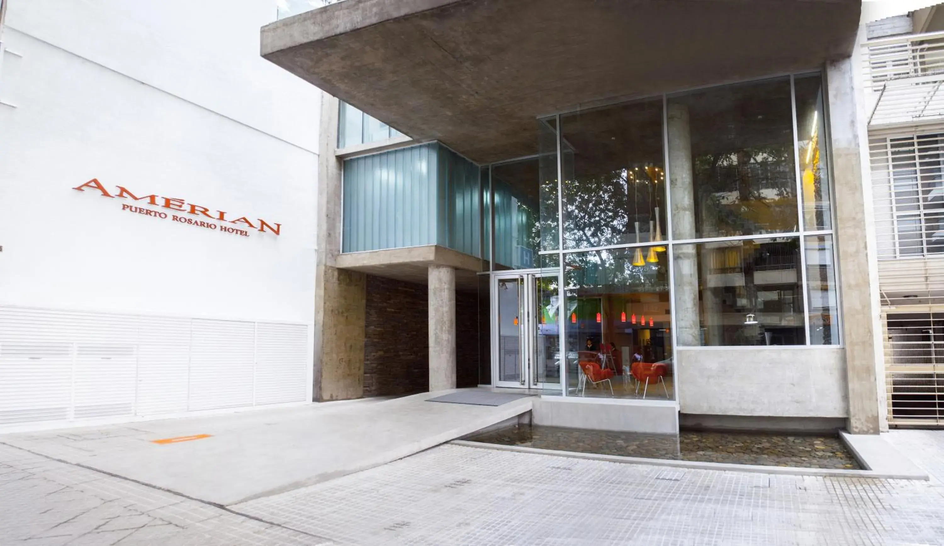 Facade/entrance in Amérian Rosario Facade/entrance in Amérian Rosario