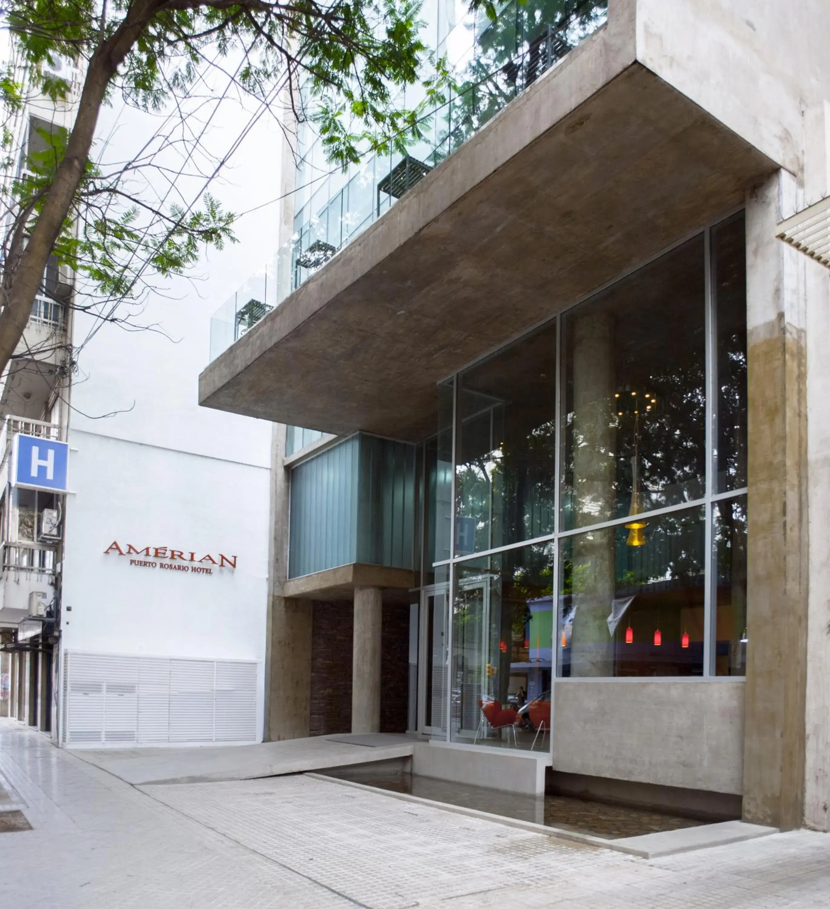 Facade/entrance in Amérian Rosario Facade/entrance in Amérian Rosario
