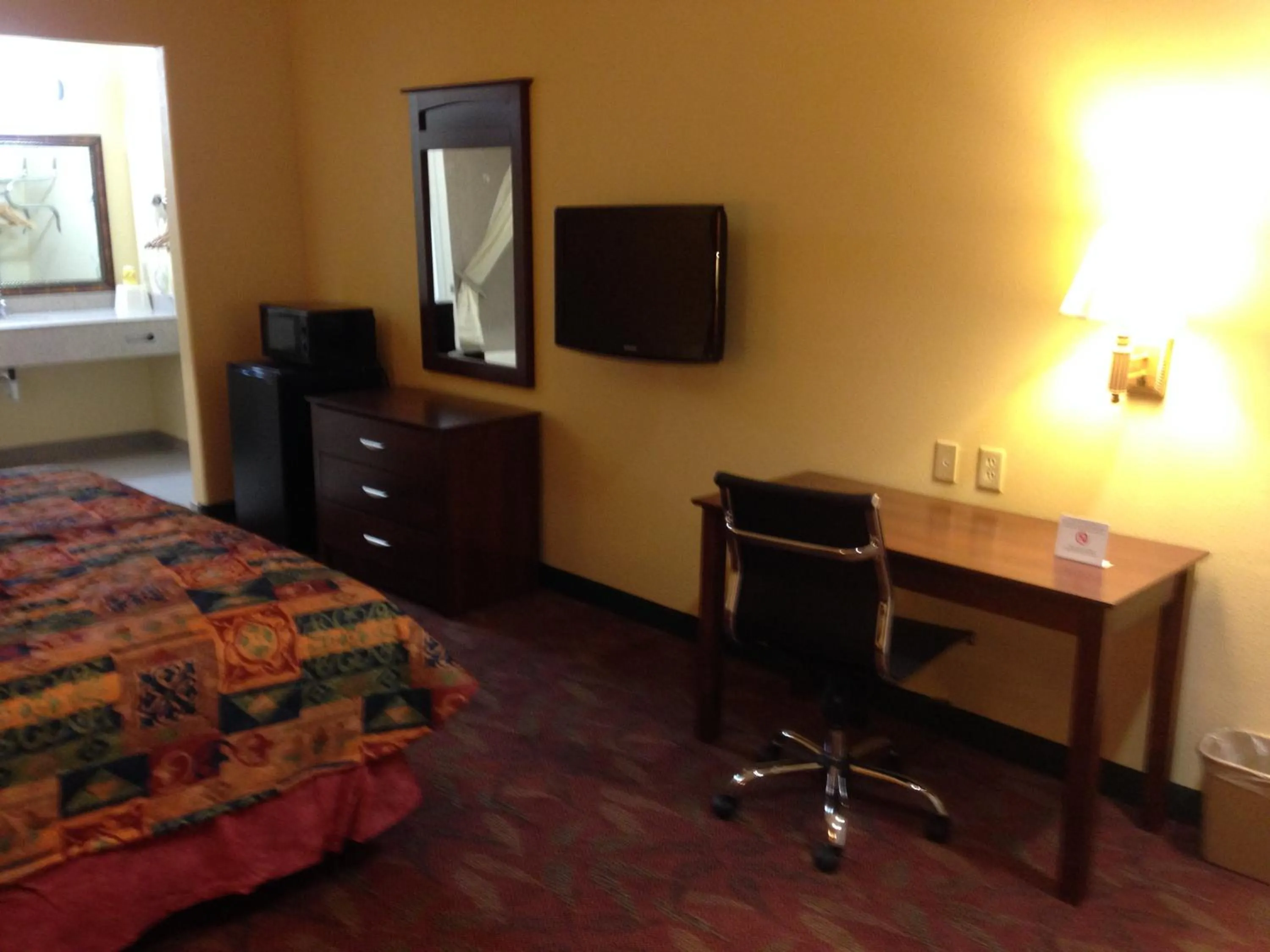 Bed in Executive Inn