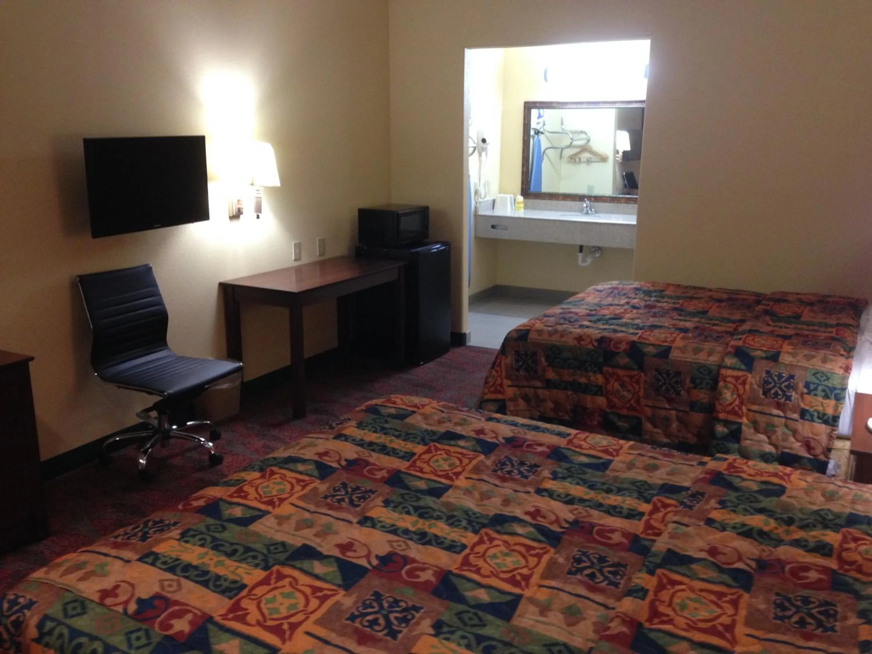 Bed in Executive Inn