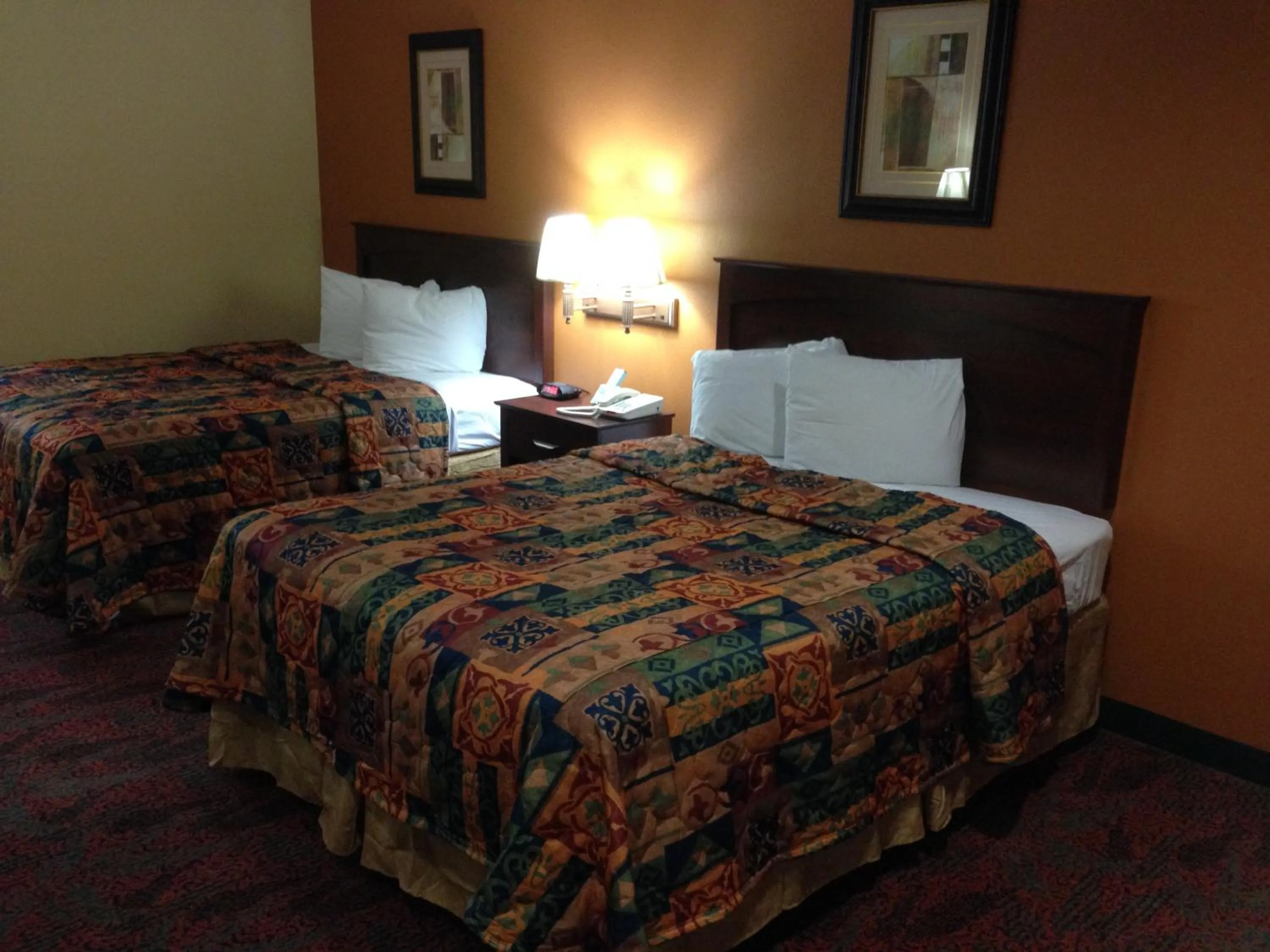 Bed in Executive Inn
