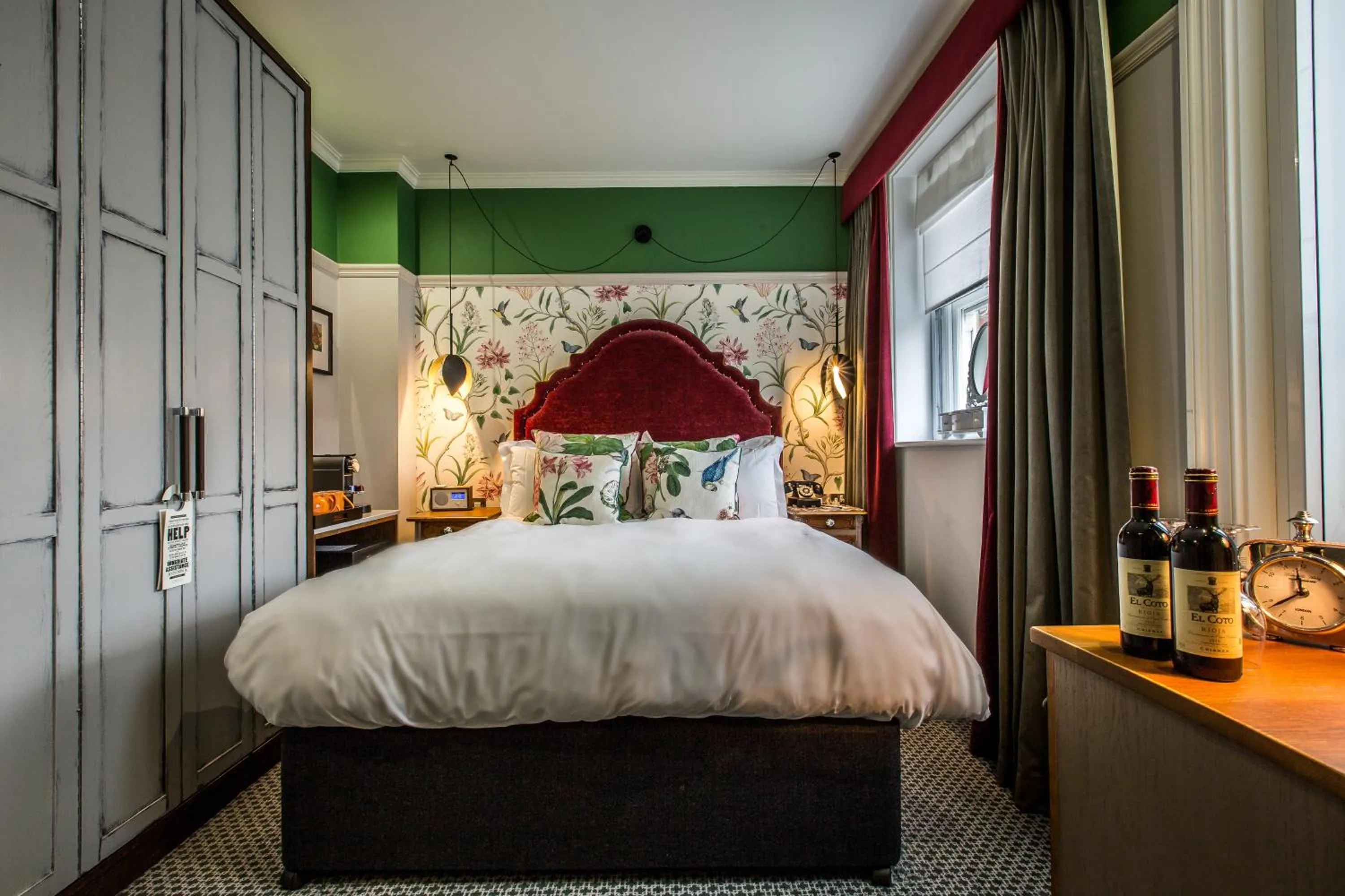 Day, Bed in Orange Tree