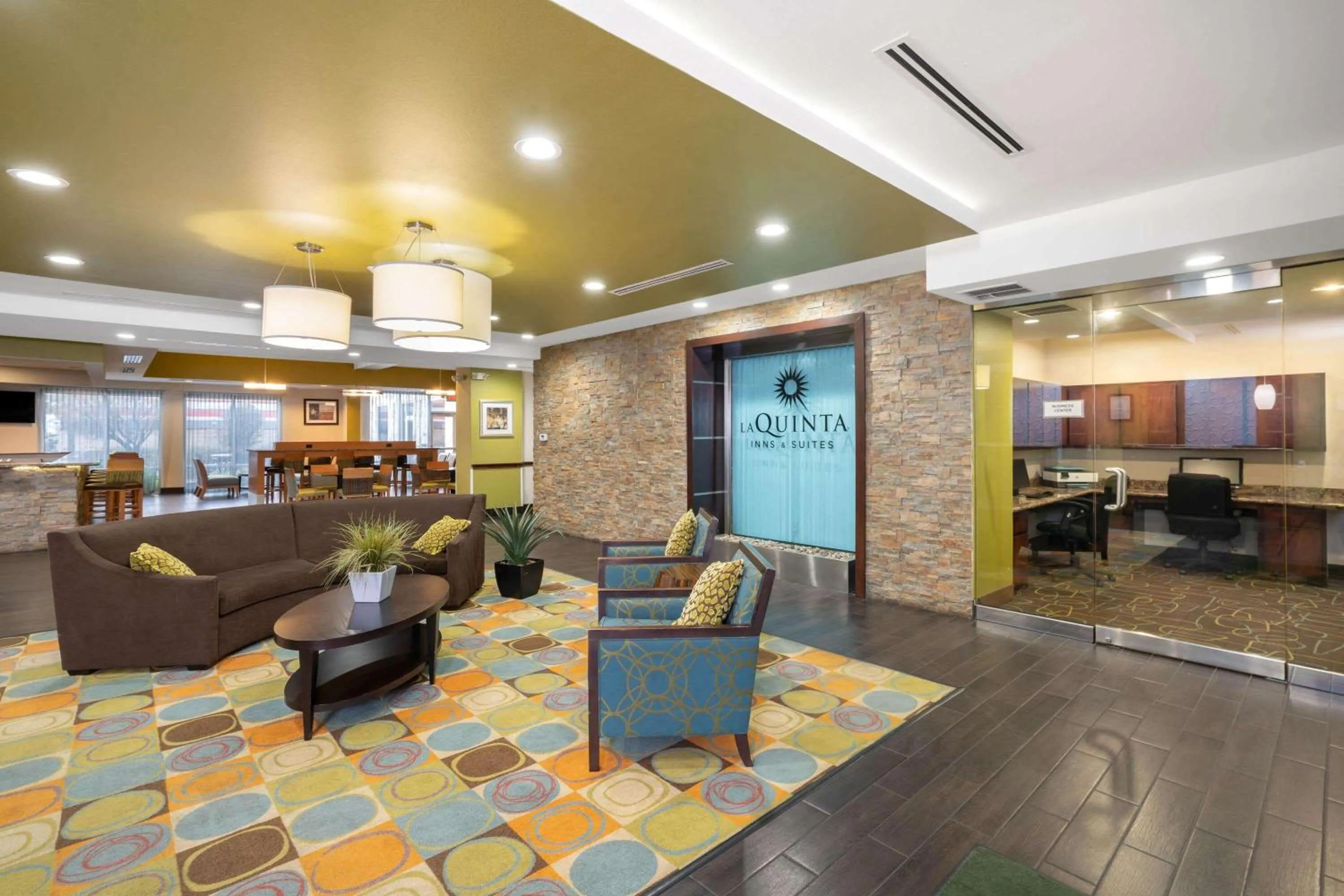 Lobby or reception in La Quinta by Wyndham Houston Willowbrook