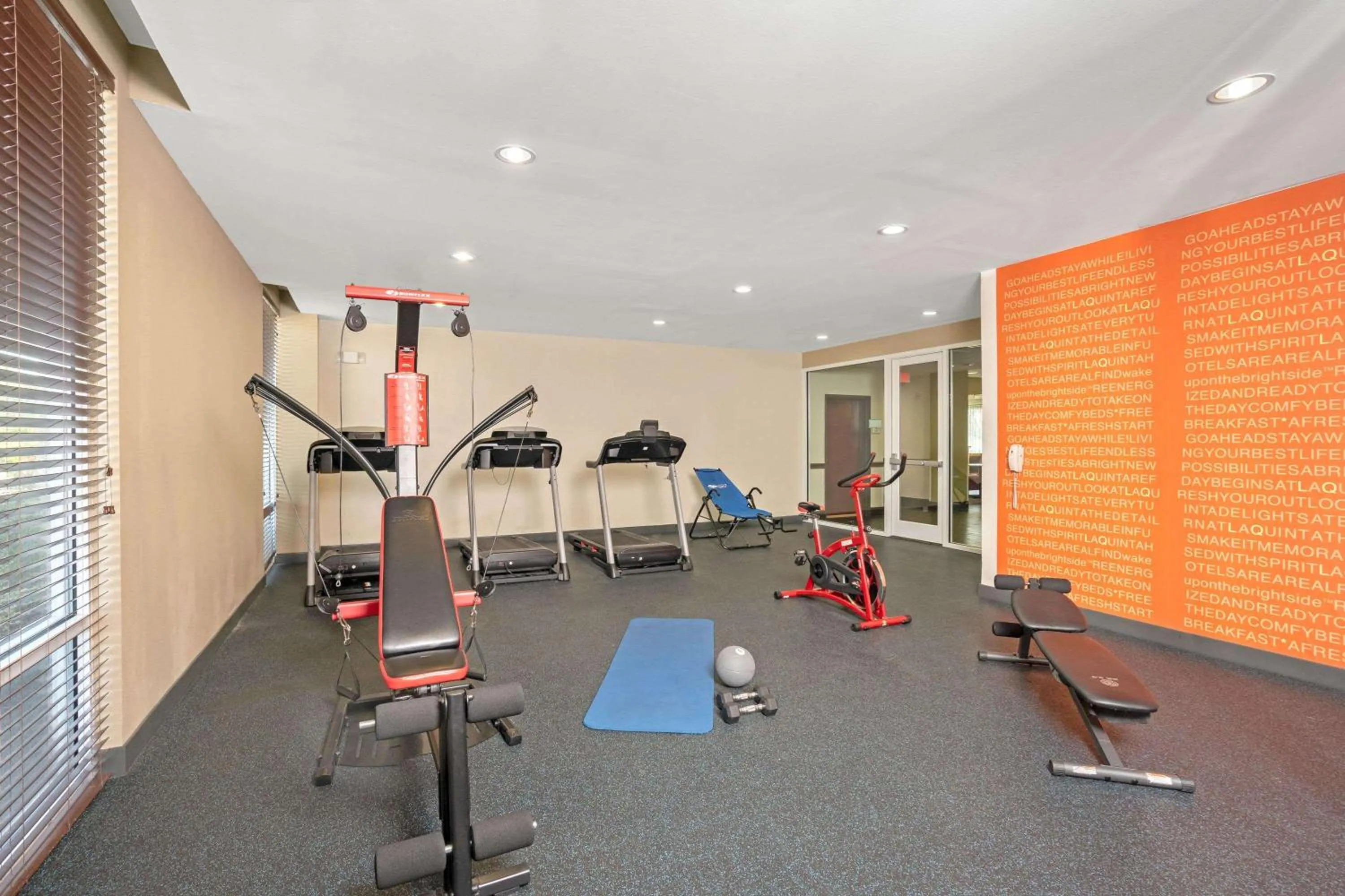 Fitness centre/facilities in La Quinta by Wyndham Houston Willowbrook