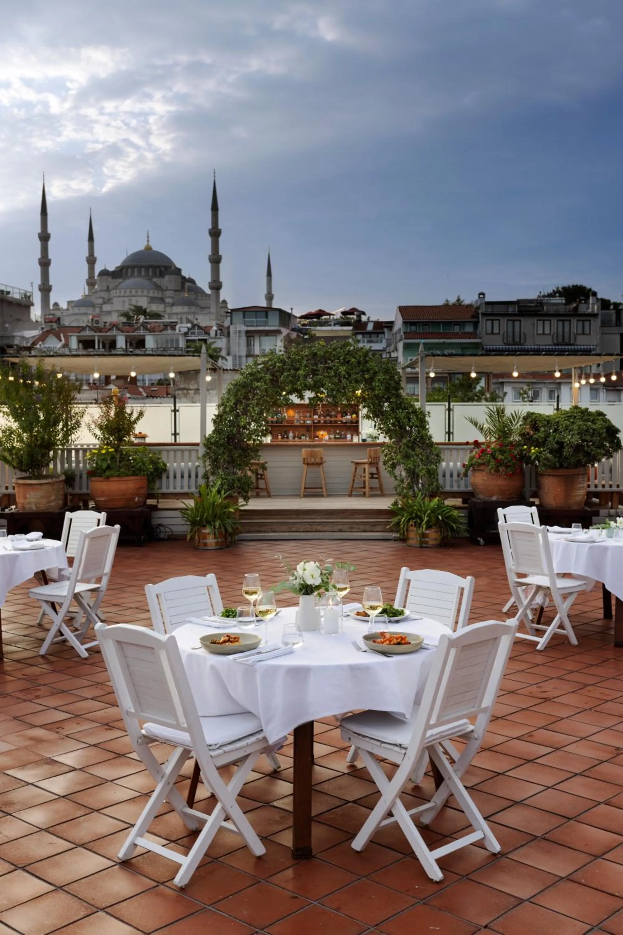 Restaurant/places to eat in Armada Istanbul Old City Hotel