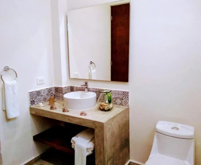 Bathroom in Cozy and spacious apartment by Tulum 10